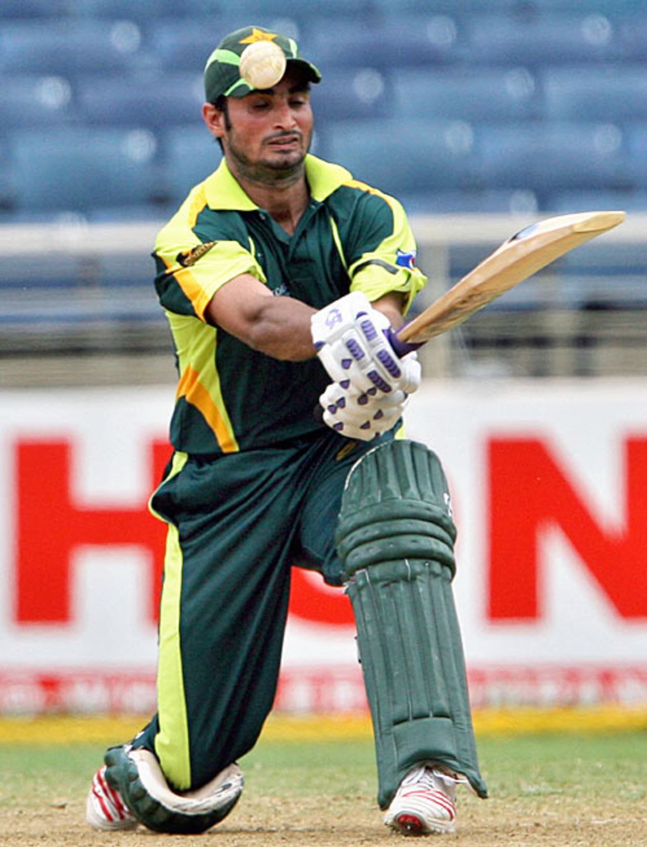 Imran Nazir gets a top edge while sweeping, Pakistan v Zimbabwe, Group D, World Cup, Kingston, March 21, 2007
