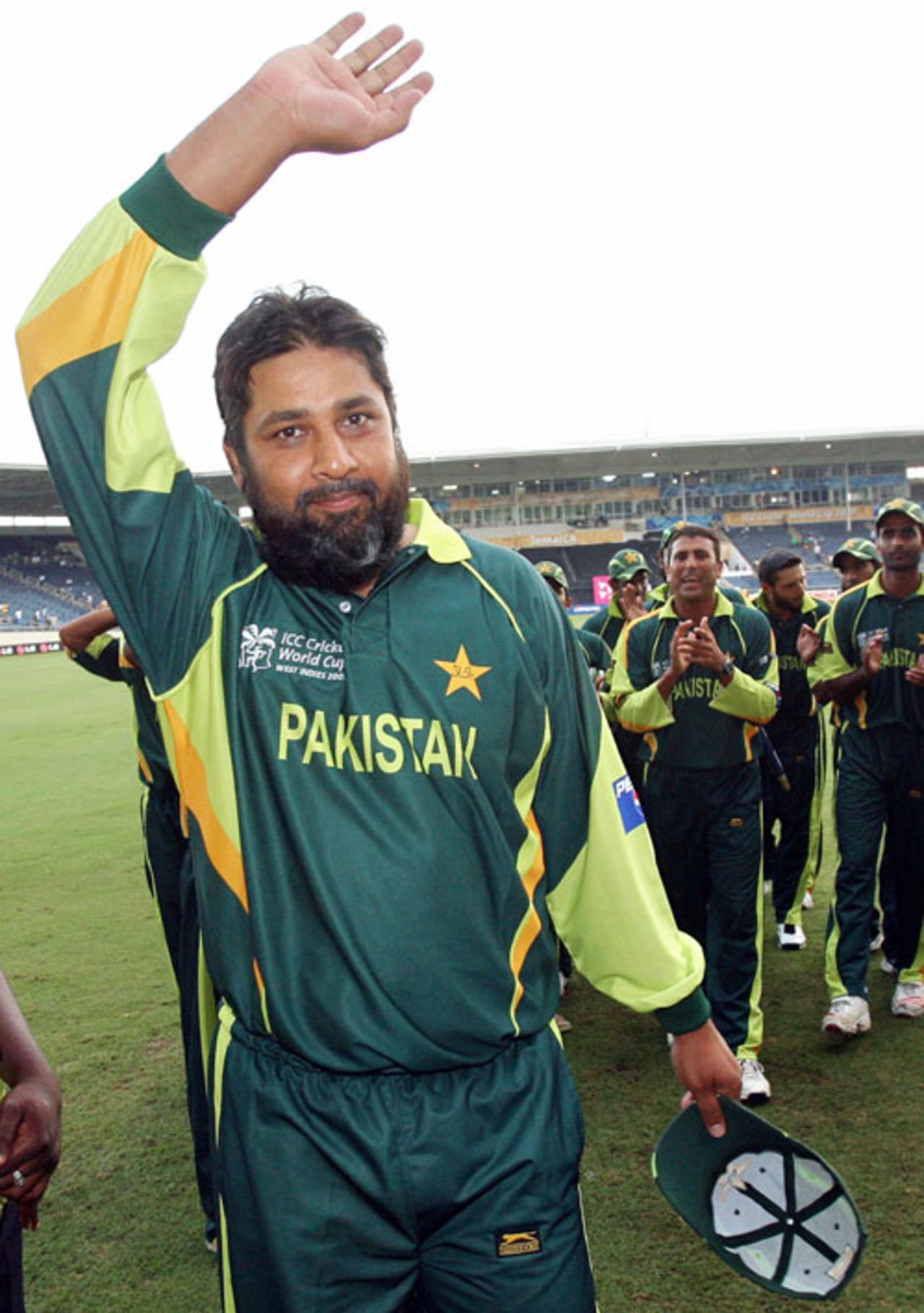 Inzamam-ul-Haq waves to the crowd as he leaves the one-day field for the final time, Pakistan v Zimbabwe, Group D, World Cup, Kingston, March 21, 2007