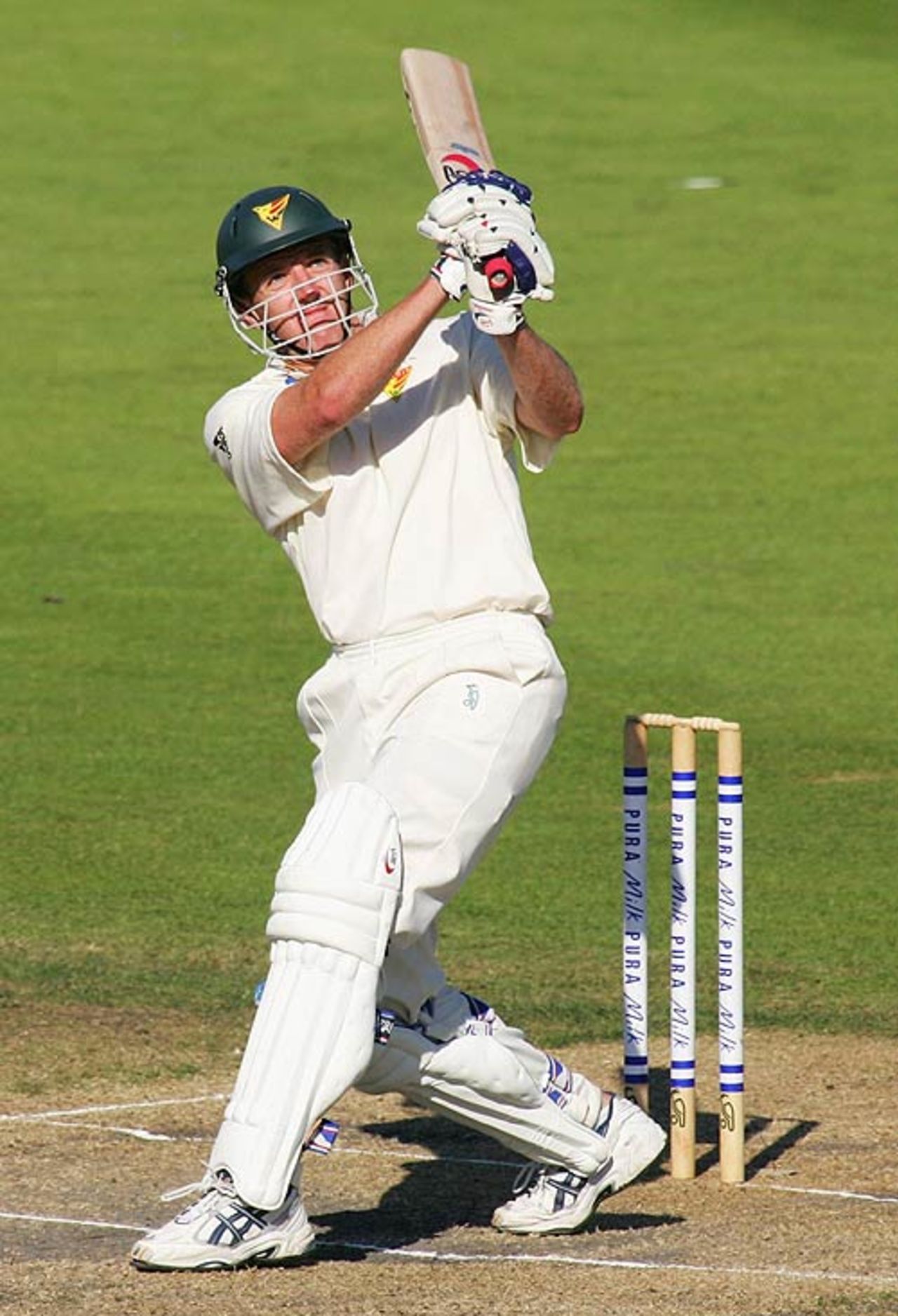 Damien Wright goes over the top during his 47, Tasmania v New South Wales, Pura Cup final, Hobart, March 22, 2007