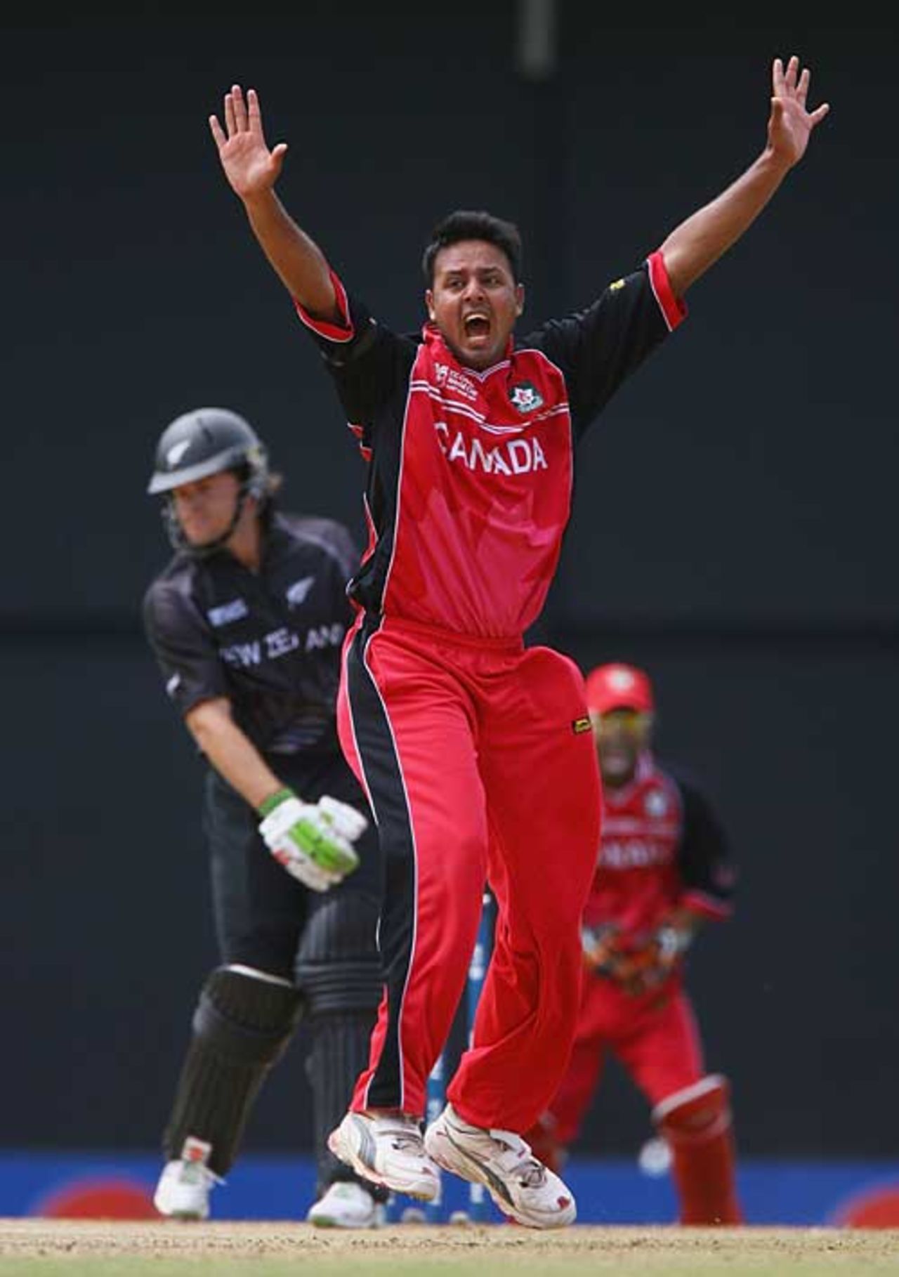 Umar Bhatti belts an early appeal against Lou Vincent, Canada v New Zealand, Group C, St Lucia, March 22, 2007