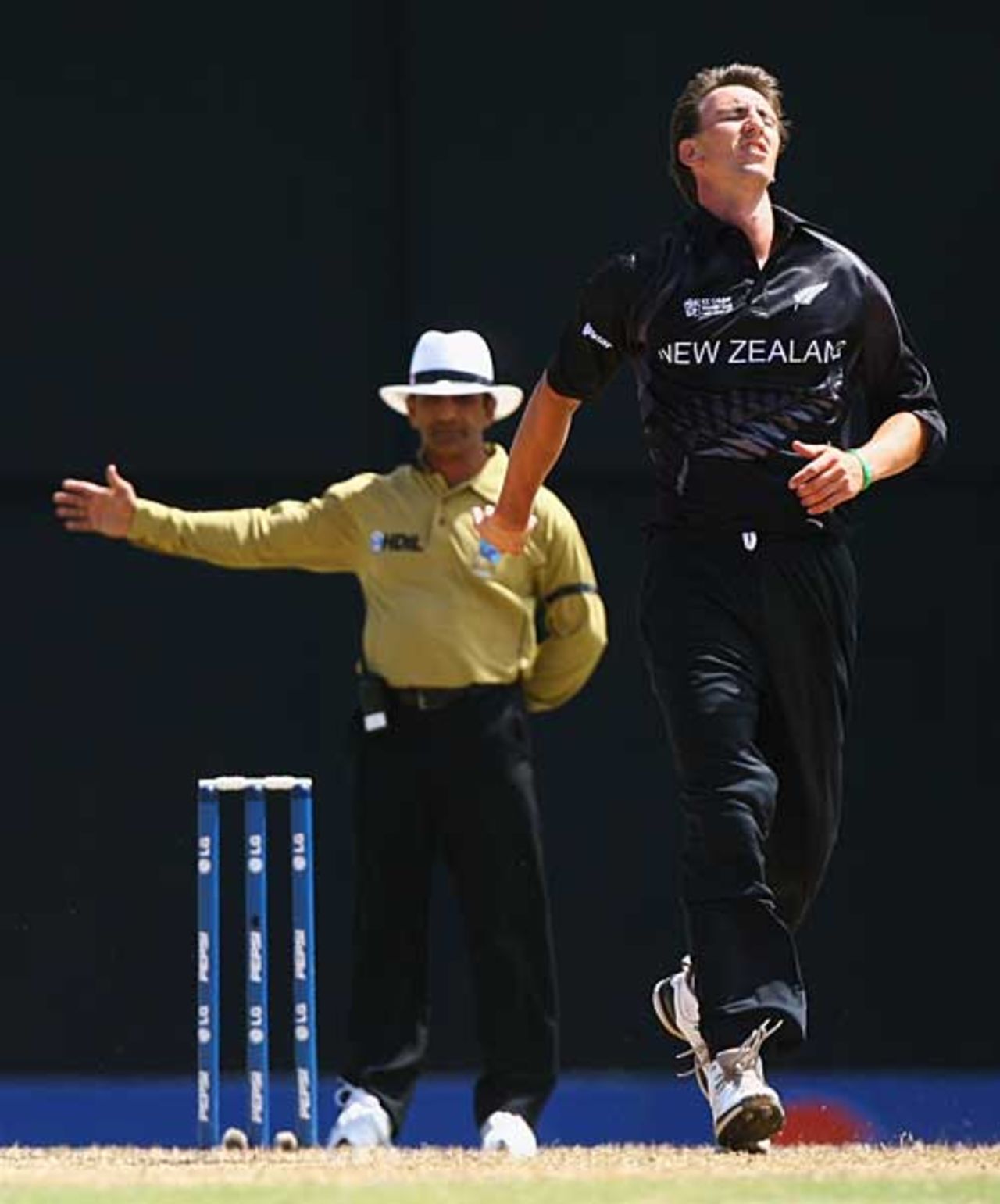 Michael Mason rues his no-ball against John Davison, Canada v New Zealand, St Lucia, March 22, 2007