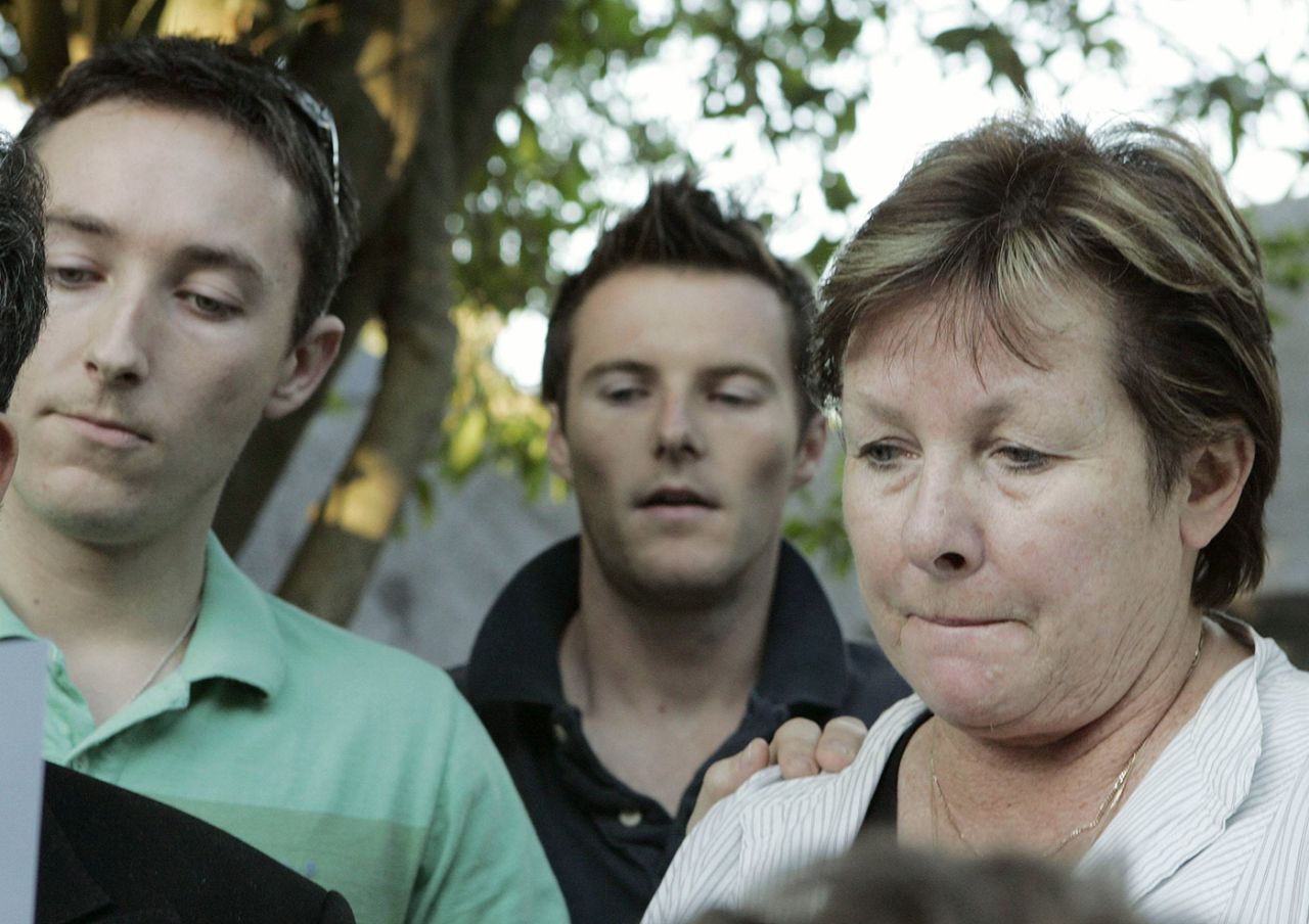Gill Woolmer and her son Russell listen to a statement about the death of Bob Woolmer, Cape Town, March 23, 2007