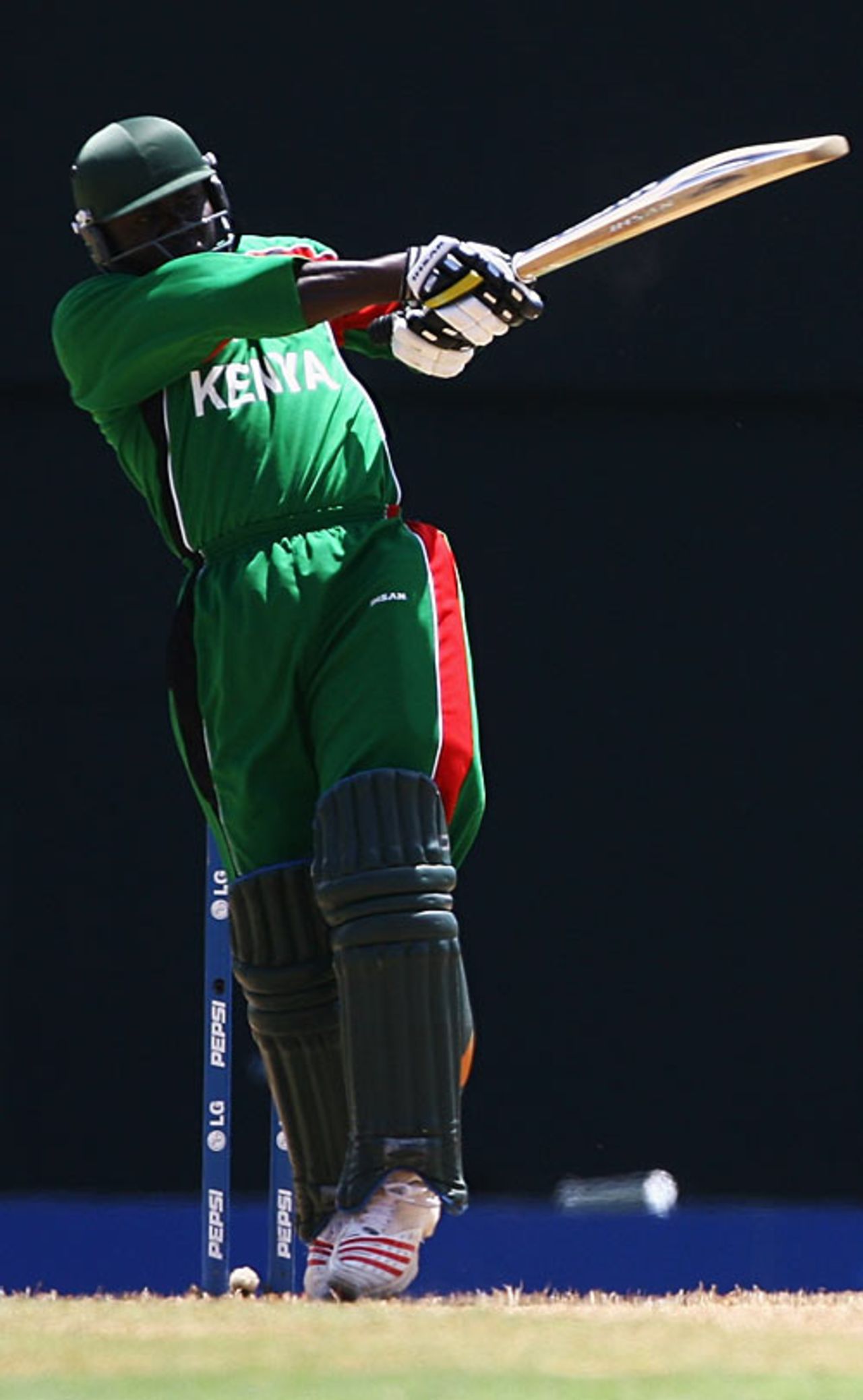Steve Tikolo goes on the pull during his fifty, England v Kenya, Group C, St Lucia, March 24, 2007