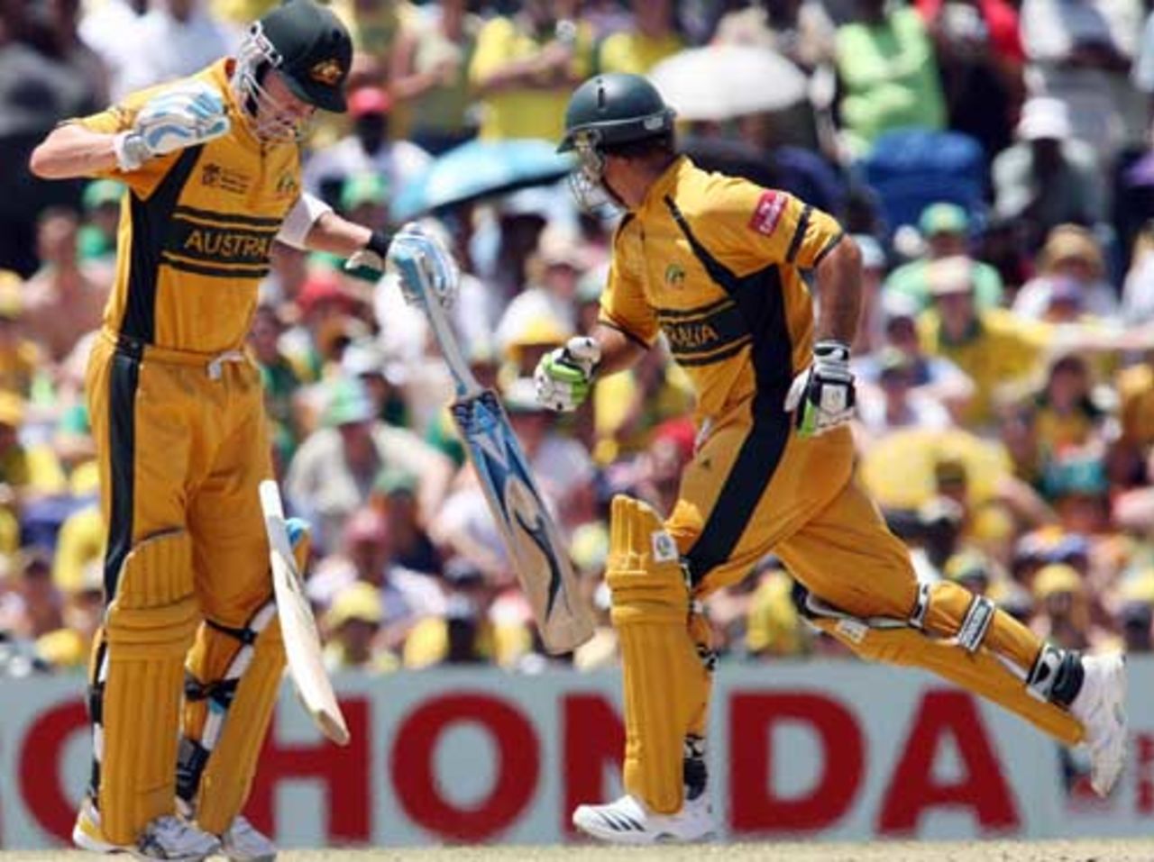 Ricky Ponting and Michael Clarke have a bit of a mix-up, Group A, St Kitts, March 24, 2007