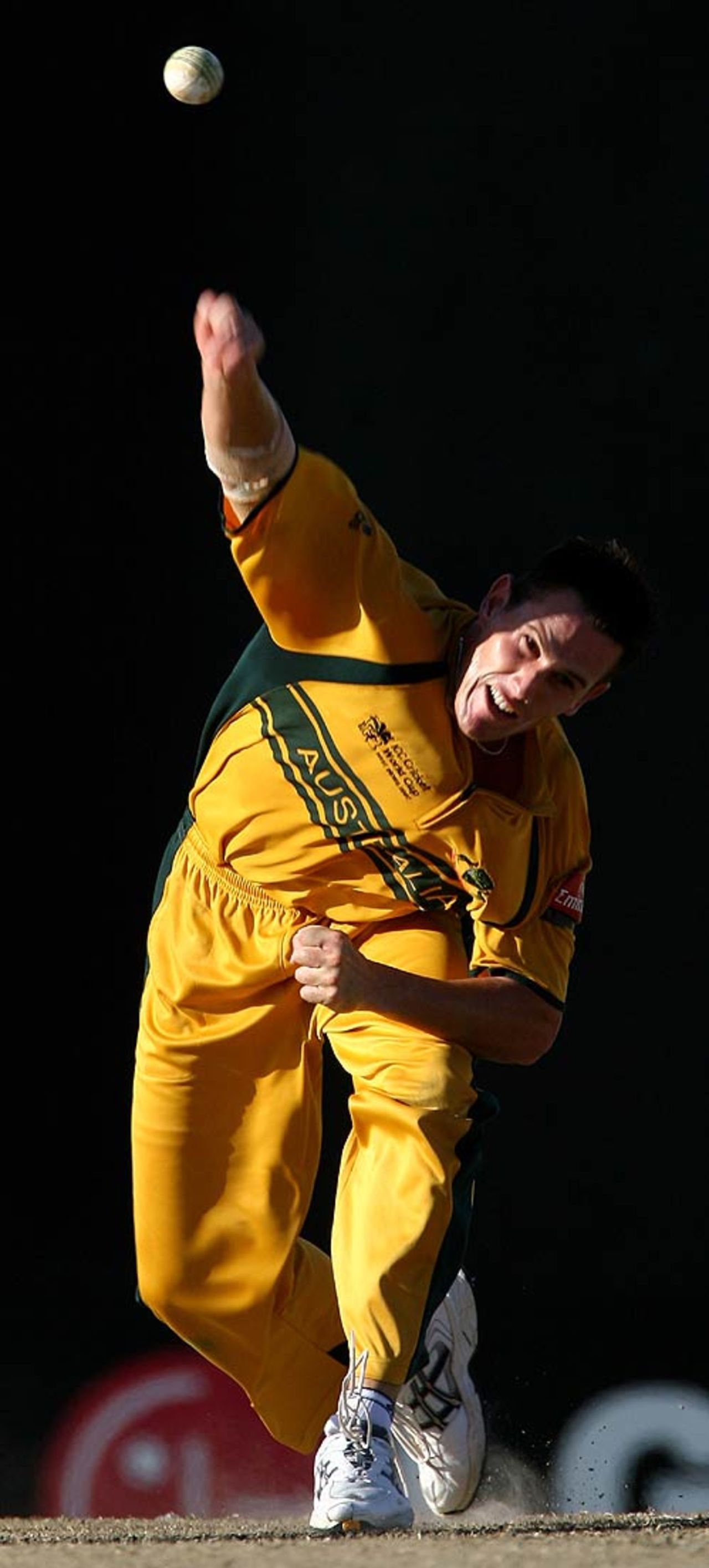 Shaun Tait in his delivery stride, Australia v South Africa, Group A, St Kitts, March 24, 2007