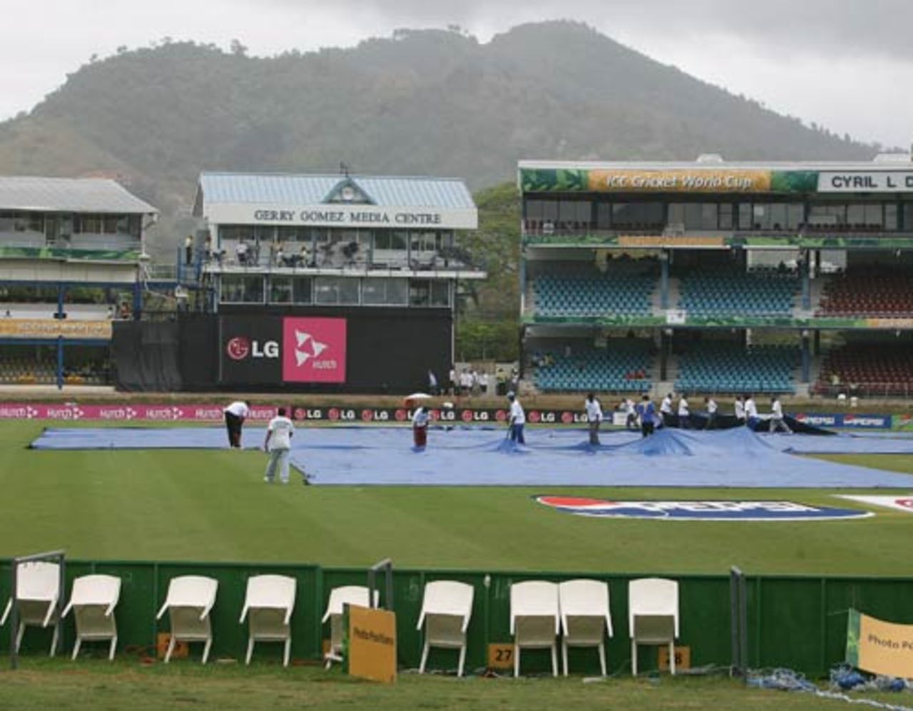 Rain delays the start of Bangladesh's match against Bermuda, Trinidad, March 25, 2007
