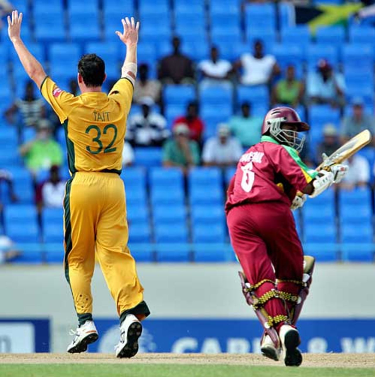 Shaun Tait traps Shivnarine Chanderpaul lbw, West Indies v Australia, Super Eights, Antigua, March 28, 2007