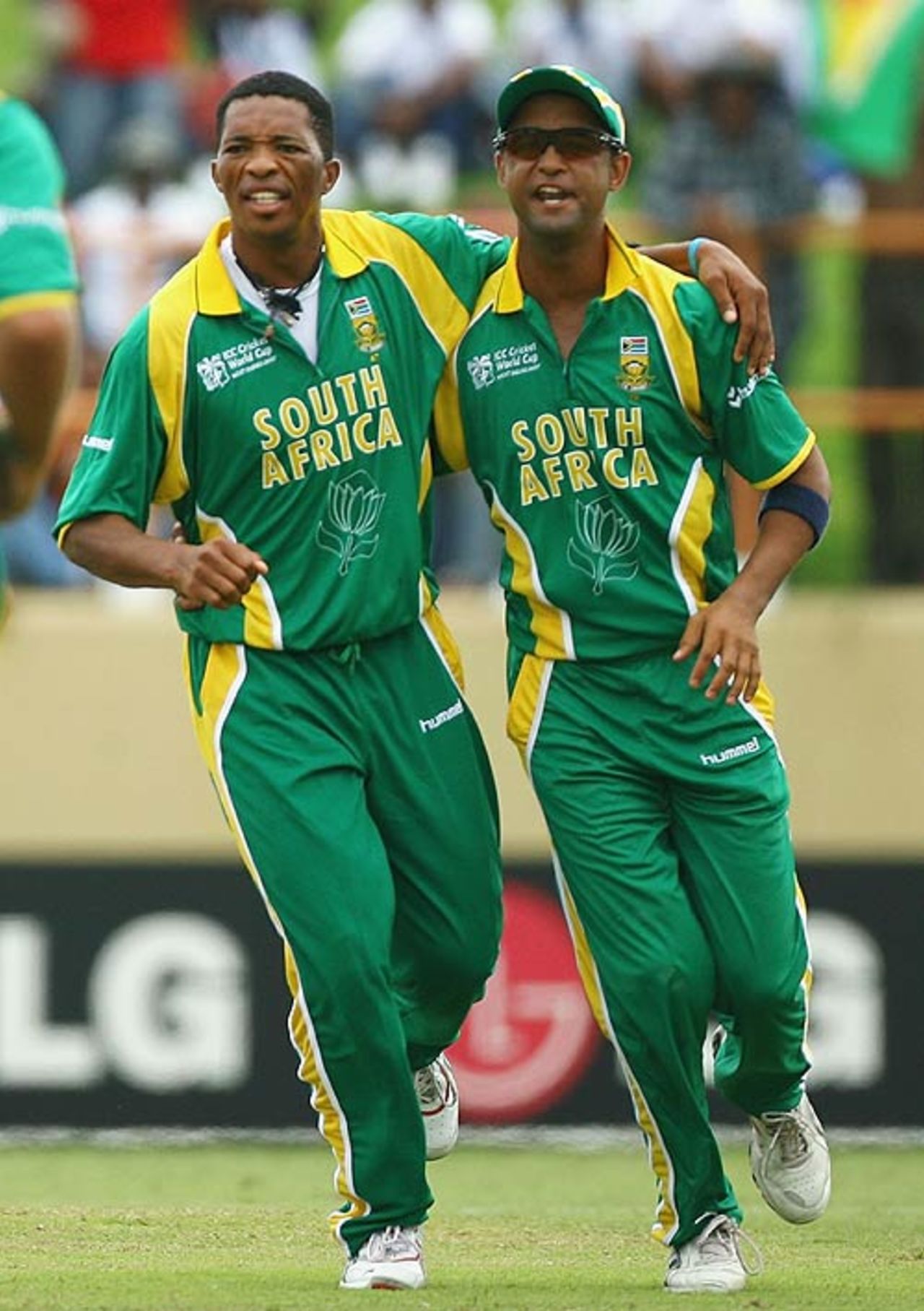 Makhaya Ntini and Robin Peterson celebrate Upul Tharanga's wicket, South Africa v Sri Lanka, Super Eights, Guyana, March 28, 2007