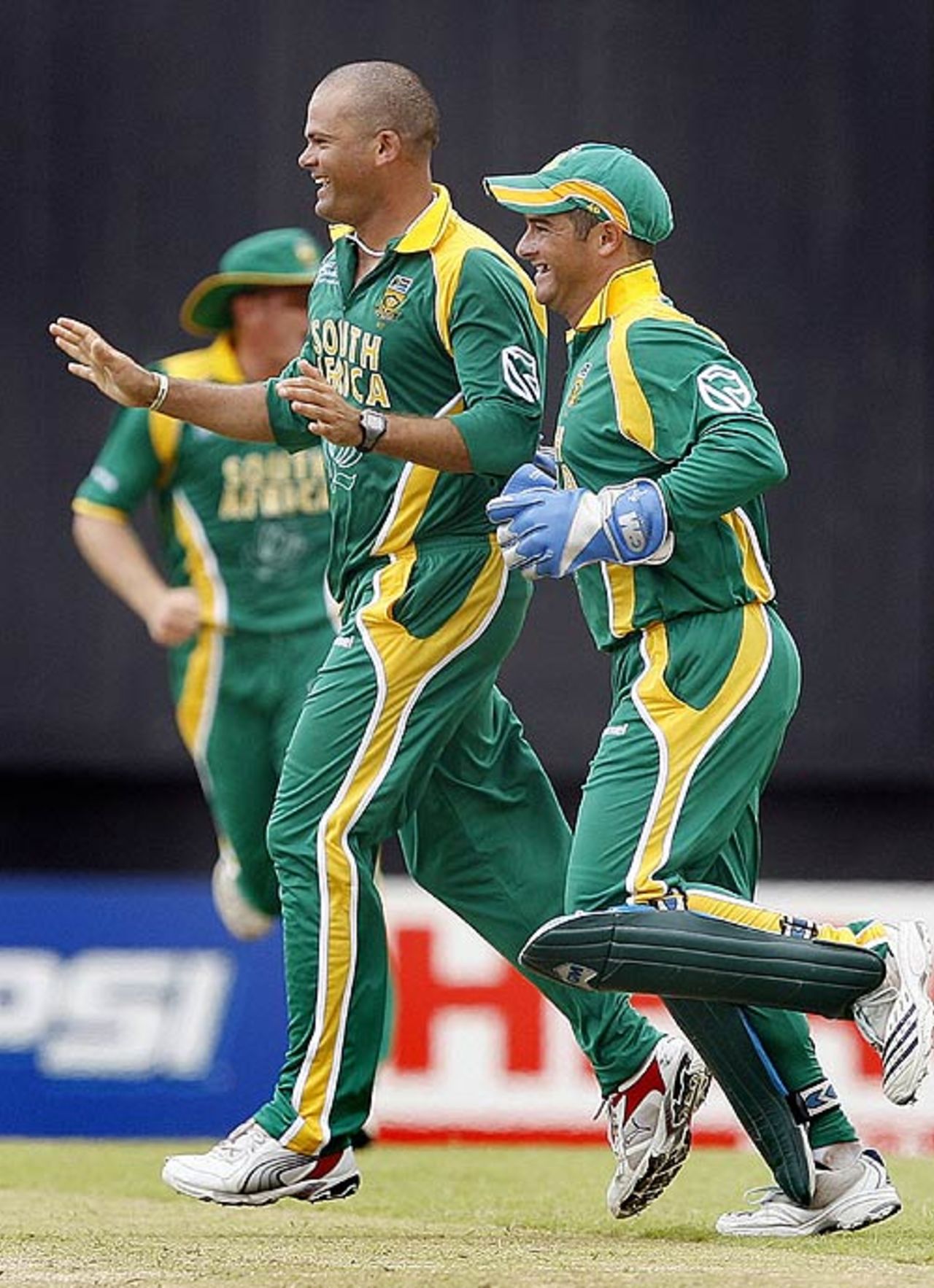 Charl Langeveldt celebrates Sanath Jayasuriya's wicket, South Africa v Sri Lanka, Super Eights, Guyana, March 28, 2007