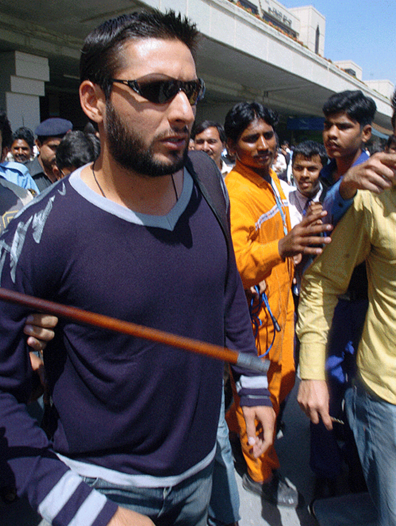 Shahid Afridi makes his way out of Karachi airport, March 28, 2007