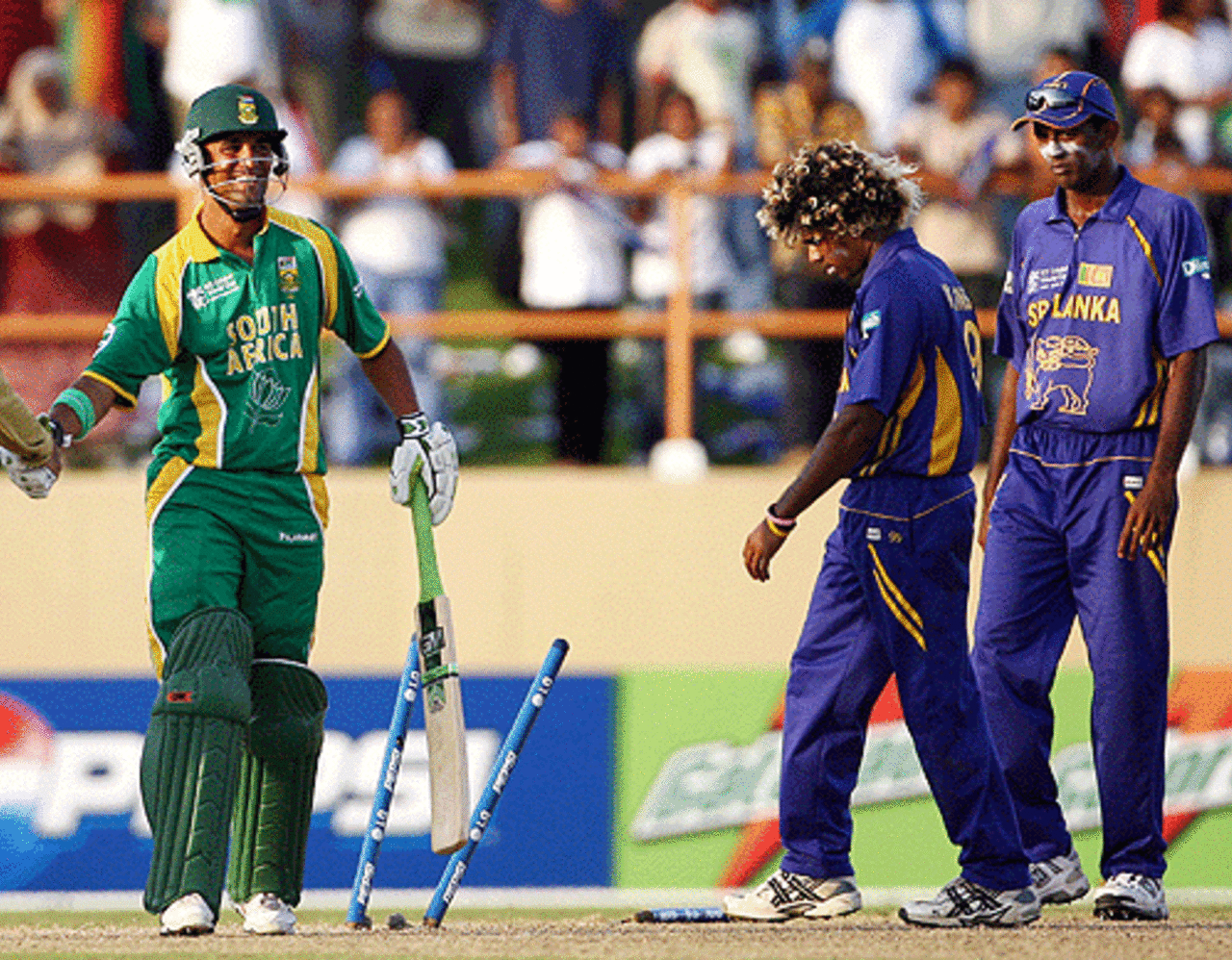 Lasith Malinga is disappointed after Robin Peterson edges four off his bowling to take South Africa to victory, South Africa v Sri Lanka, Super Eights, Guyana, March 28, 2007