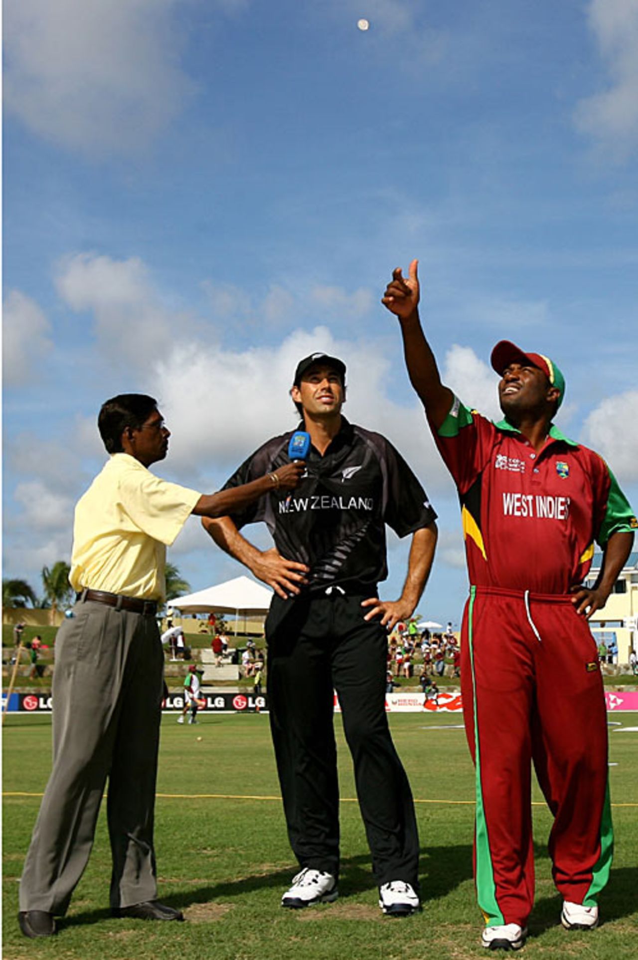 Brian Lara tosses...Stephen Fleming calls, correctly, West Indies v New Zealand, Super Eights, Antigua, March 29, 2007
