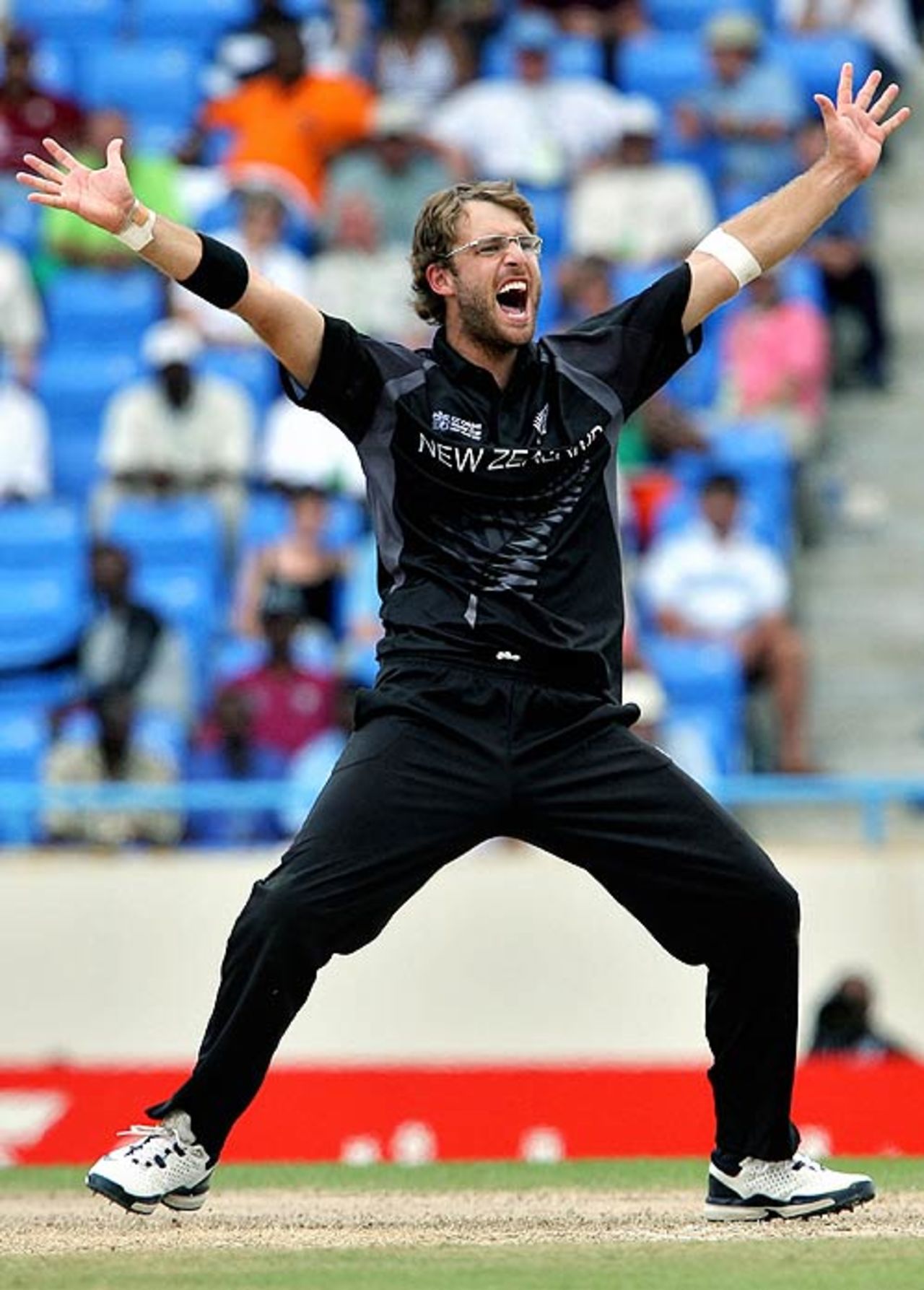 Daniel Vettori successfully appeals for an lbw decision against Daren Powell, West Indies v New Zealand, Super Eights, Antigua, March 29, 2007