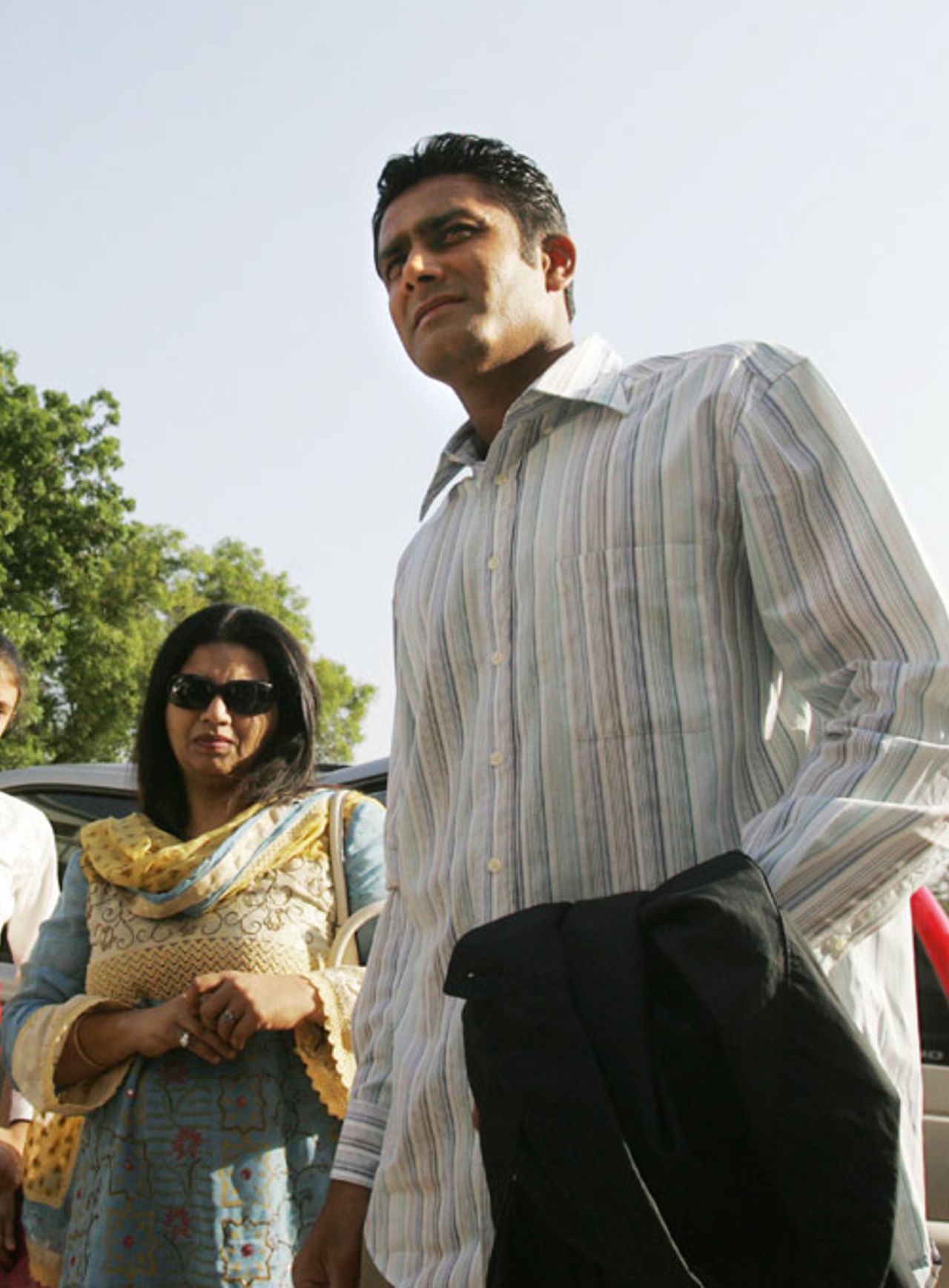 Anil Kumble arrives for a press conference to announce his retirement from ODIs, Bangalore, March 30, 2007