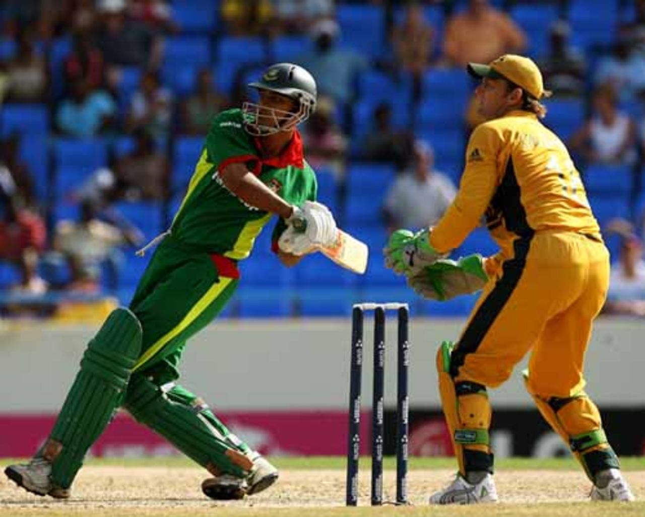 Mashrafe Mortaza smacked 25 from 17 balls to get Bangladesh to 104, Australia v Bangladesh, Super Eights, Antigua, March 31, 2007