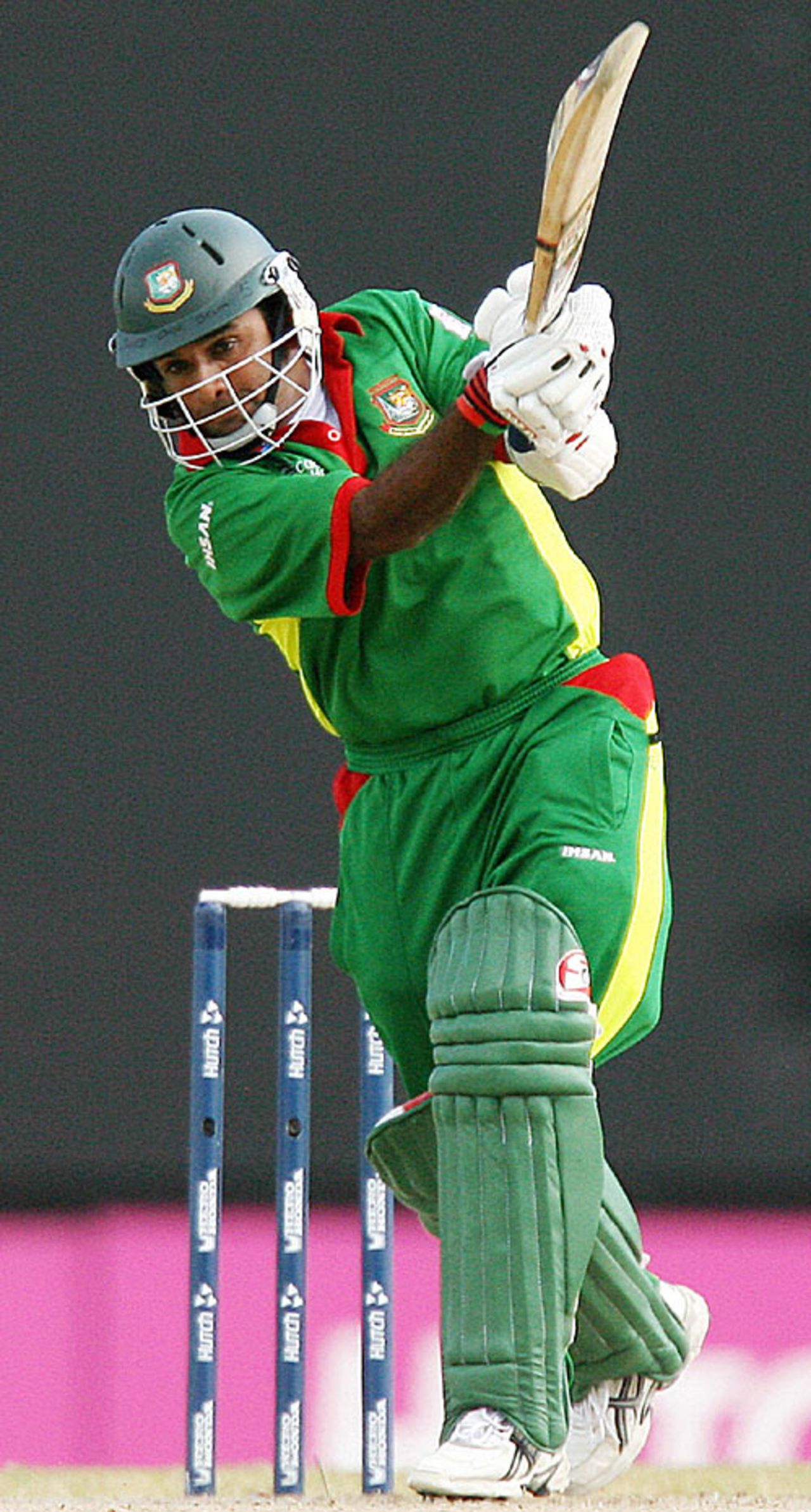 Javed Omar goes onto the offensive against Michael Mason, Bangladesh v New Zealand, Super Eights, Antigua, April 2, 2007