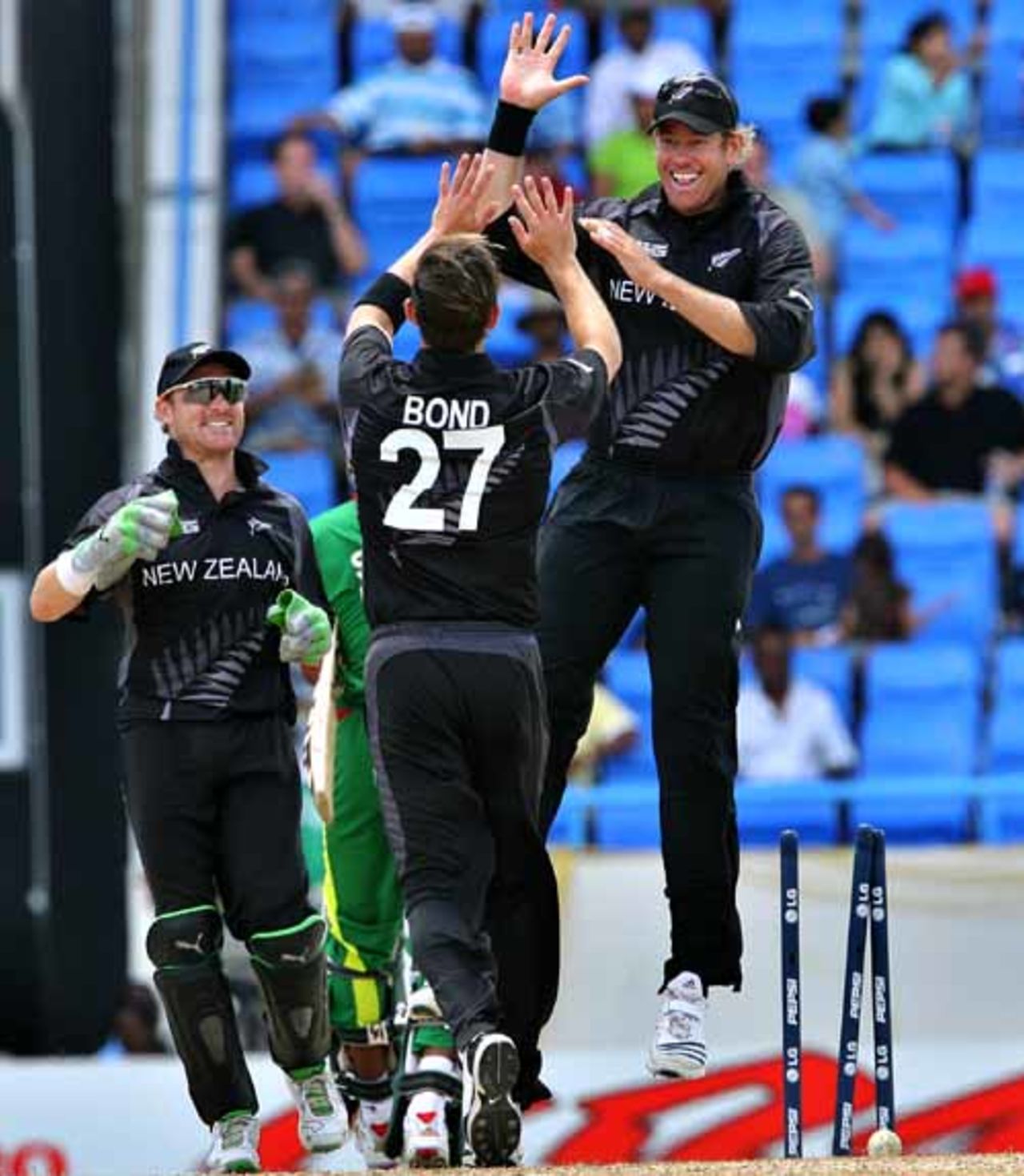 Shane Bond and Jacob Oram celebrate a wicket, Bangladesh v New Zealand, Super Eights, Antigua, April 2, 2007