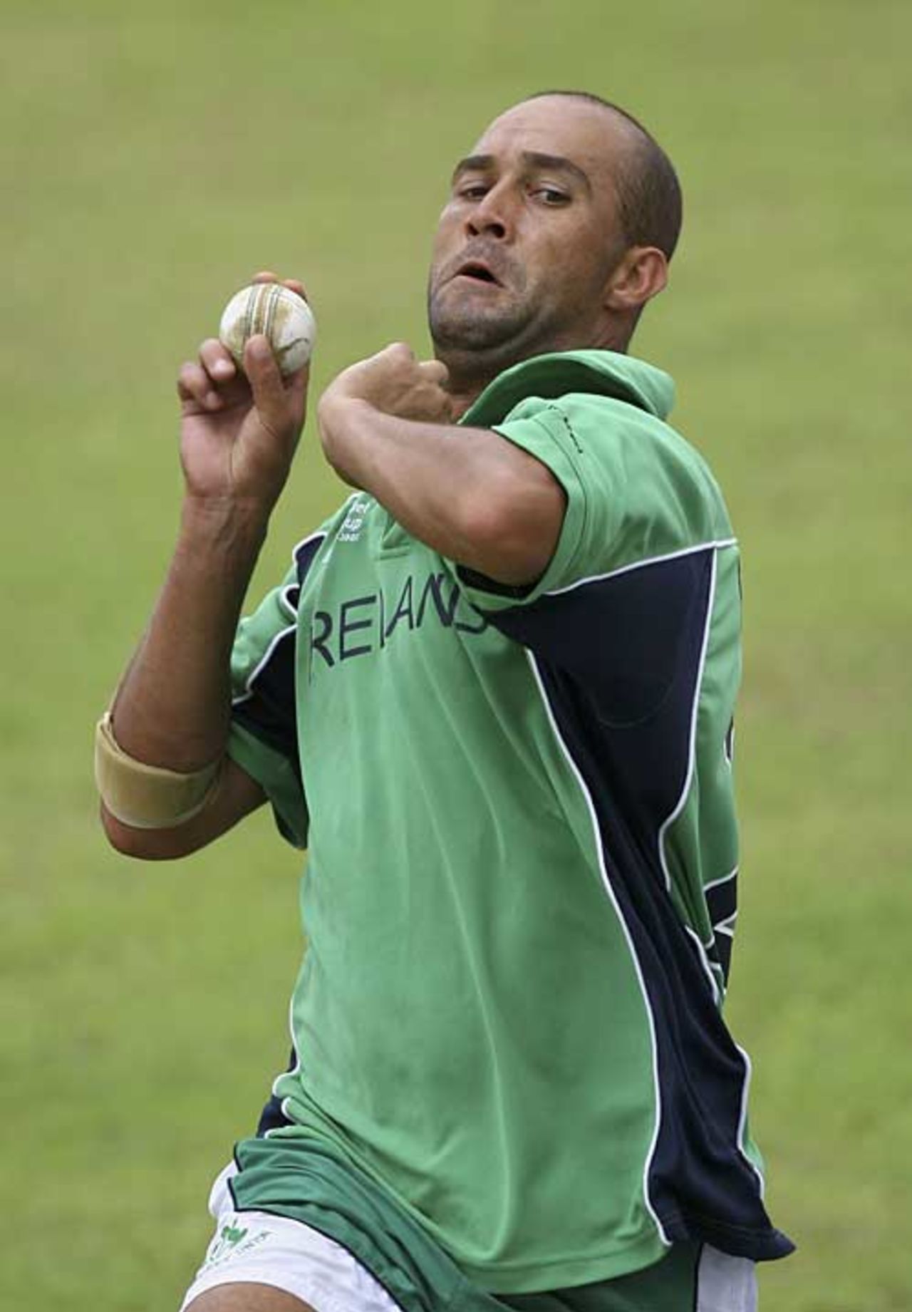 Andre Botha prepares for Ireland's Super Eights match against South Africa, Guyana, April 2, 2007