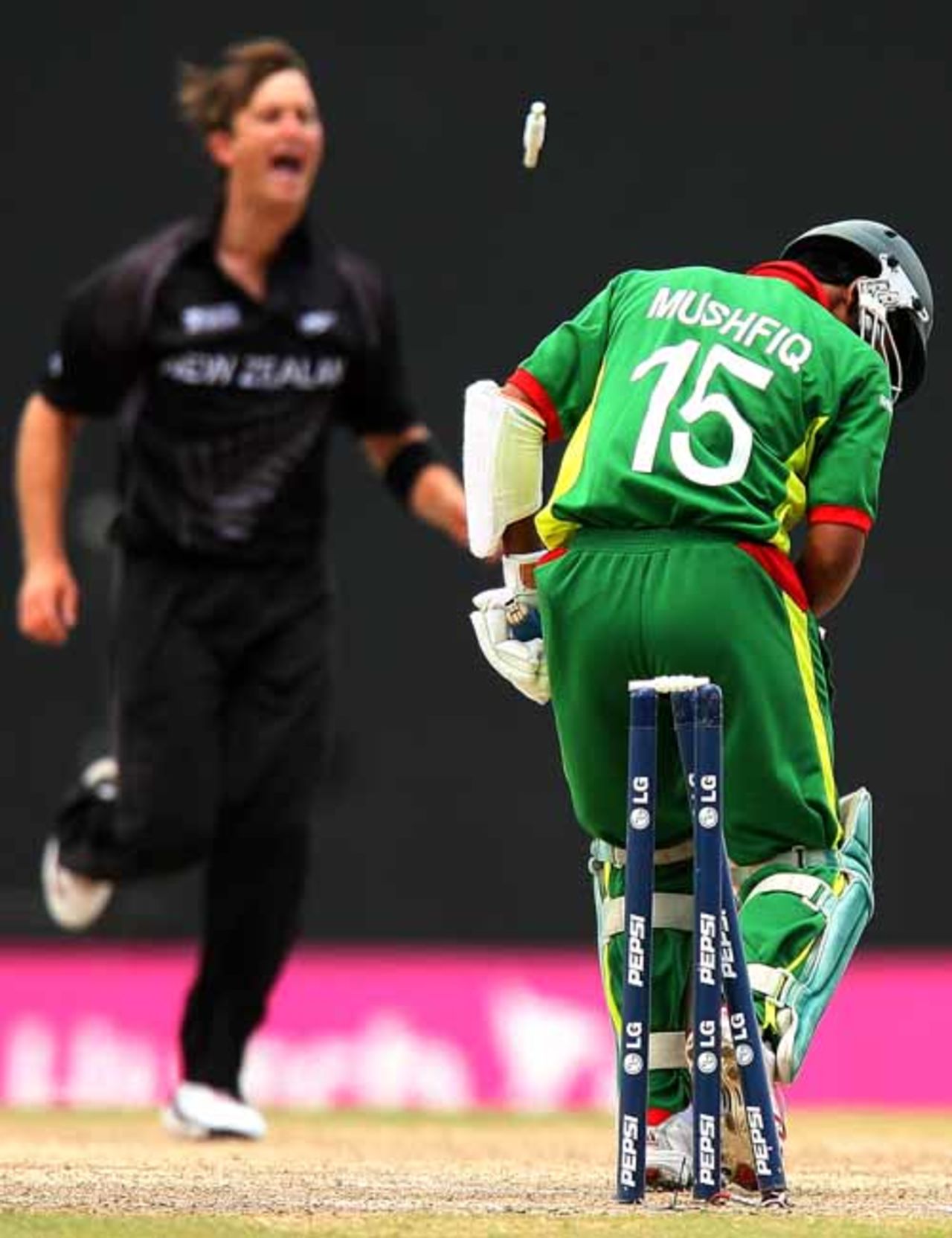 Mushfiqur Rahim is cleaned up by Shane Bond, Bangladesh v New Zealand, Super Eights, Antigua, April 2, 2007