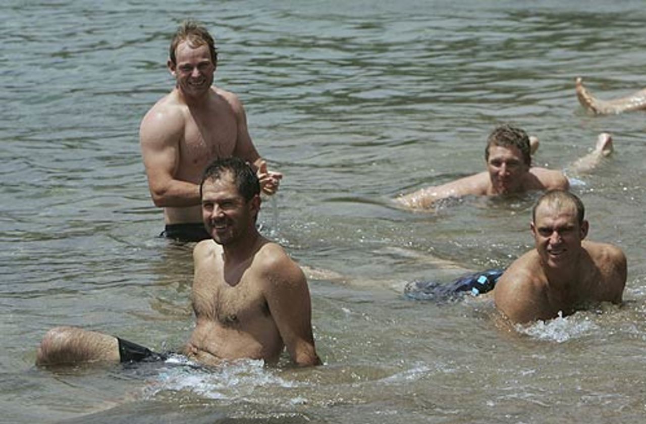 Ricky Ponting, Matthew Hayden and Brad Haddin take a dip, Villa Beach, St Vincent, March 5, 2007