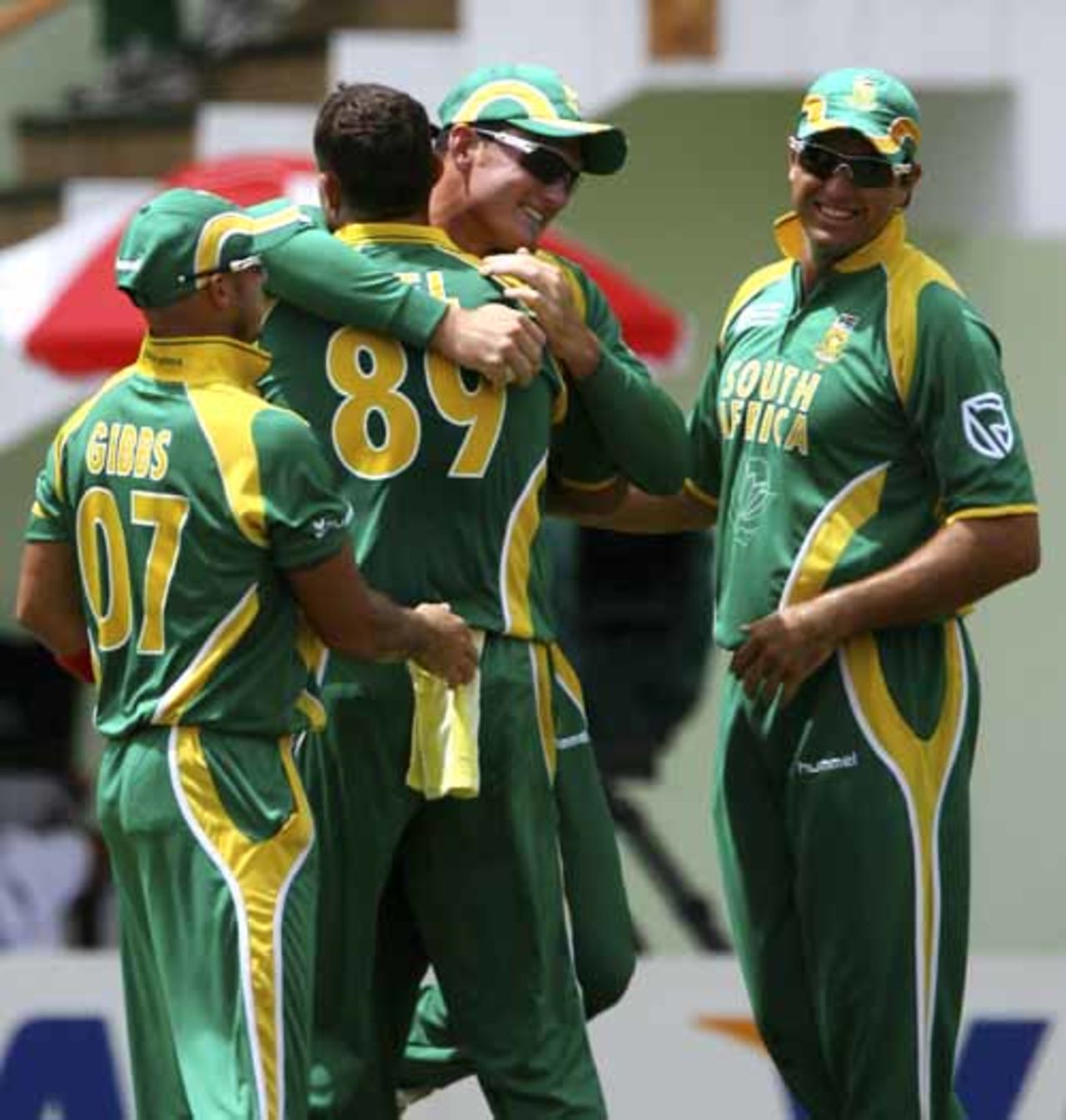 Andre Nel is congratulated by team-mates after striking early in his spell, Bangladesh vs South Africa, Super Eights, Guyana, April 7, 2007