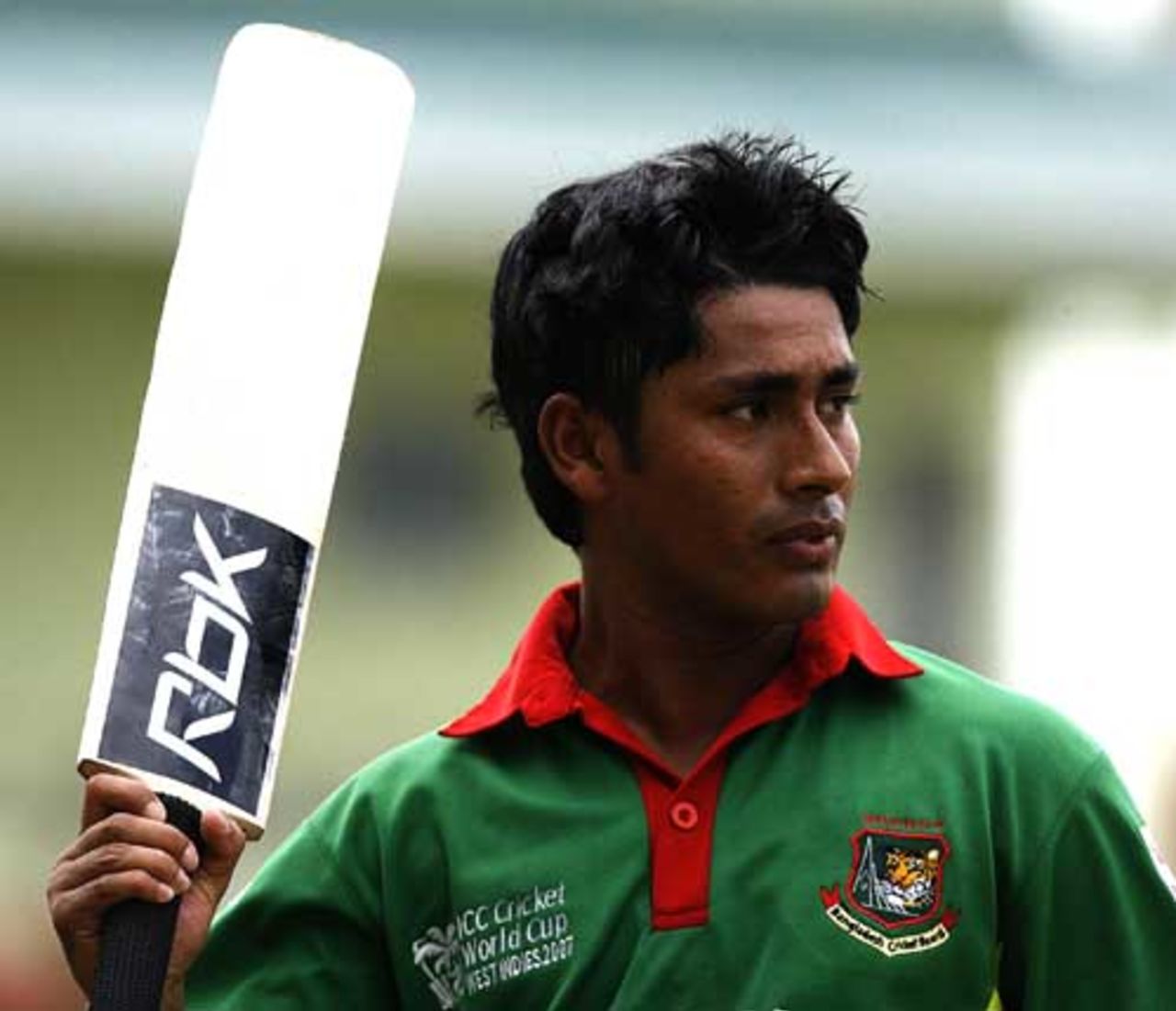 Mohammad Ashraful acknowledges the cheers after his quickfire 87, Bangladesh vs South Africa, Super Eights, Guyana, April 7, 2007