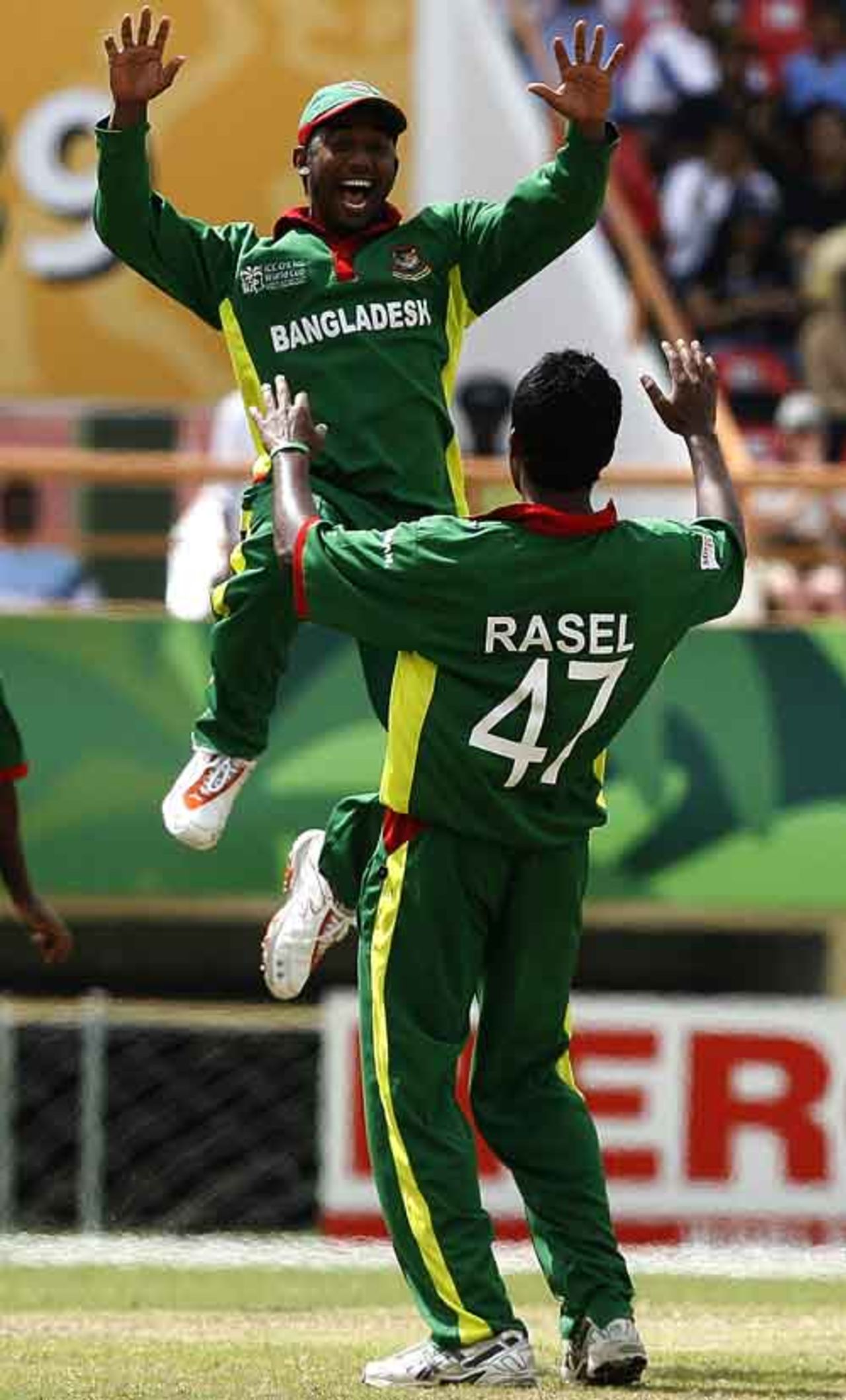 Sayed Rasel and Aftab Ahmed celebrate the big wicket of Jacques Kallis, Bangladesh vs South Africa, Super Eights, Guyana, April 7, 2007