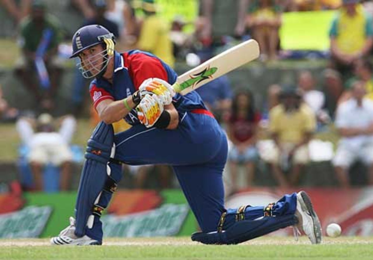 Kevin Pietersen goes on the sweep, Australia v England, Super Eights, Antigua, April 8, 2007