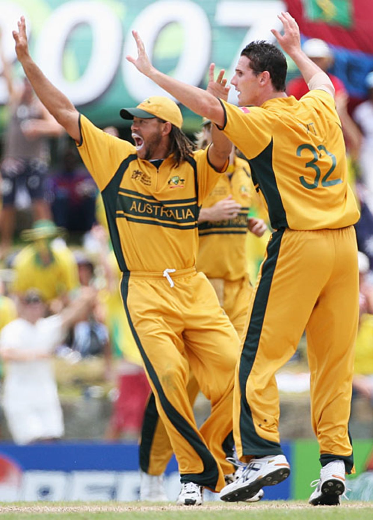 Andrew Symonds and Shaun Tait successfully appeal for Paul Collingwood's wicket, Australia v England, Super Eights, Antigua, April 8, 2007