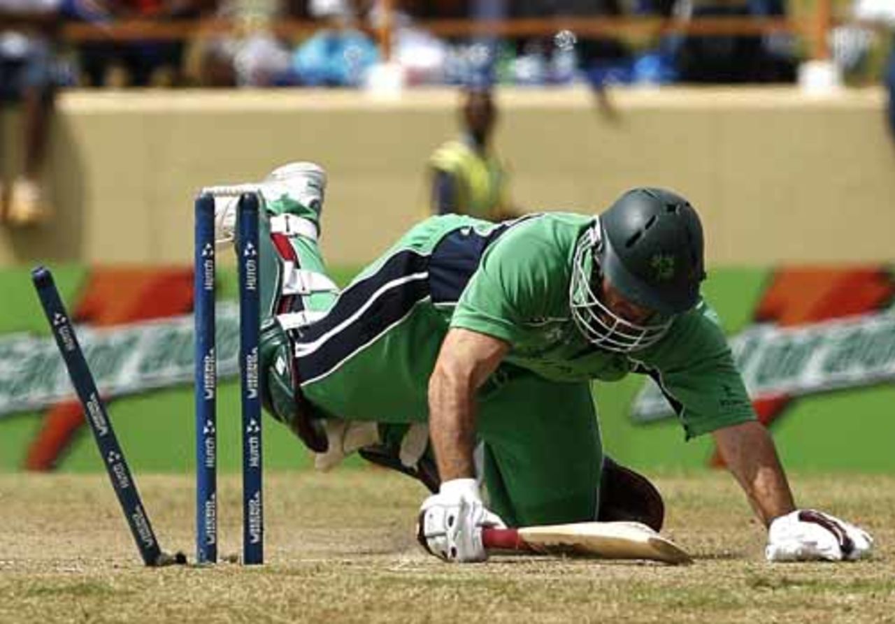 Jeremy Bray dives and makes it just in time, Ireland v New Zealand, Super Eights, Guyana, April 9, 2007