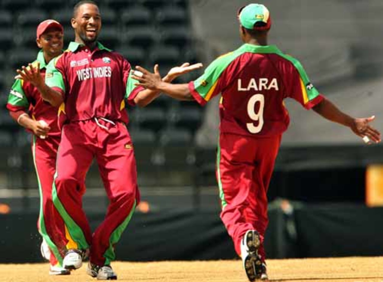 Corey Collymore celebrates the wicket of Graeme Smith with Brian Lara, South Africa v West Indies, Super Eights, Grenada, April 10, 2007