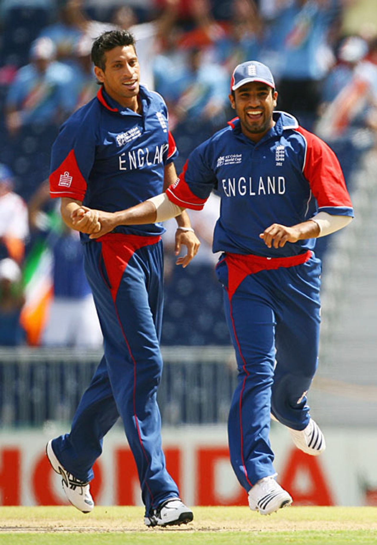 Ravi Bopara congratulates Saj Mahmood on his early wicket of Tamim Iqbal, Bangladesh v England, Super Eights, Barbados, April 11, 2007