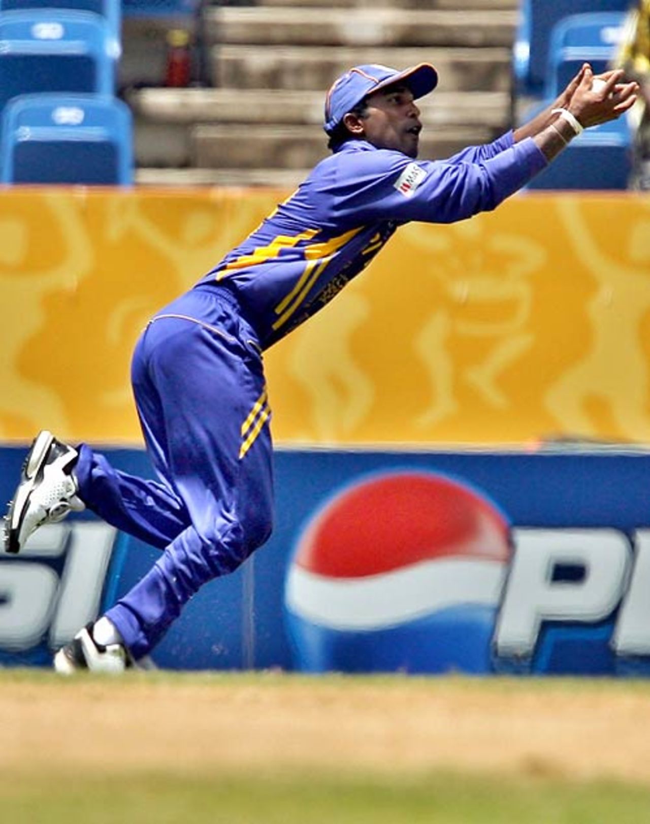 Chamara Silva lunges to catch Craig McMillan's top-edged sweep that bobbed up, New Zealand v Sri Lanka, Super Eights, Grenada, April 12, 2007
