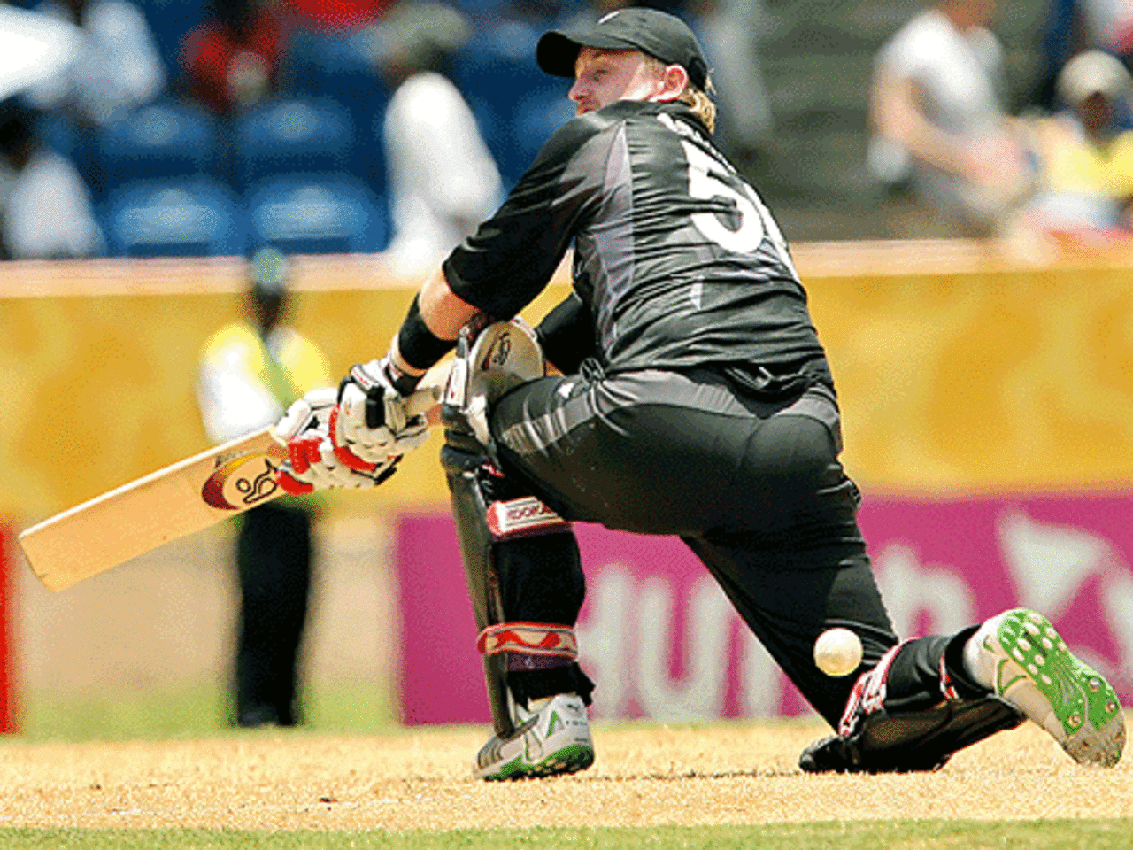 Scott Styris sweeps one fine, New Zealand v Sri Lanka, Super Eights, Grenada, April 12, 2007