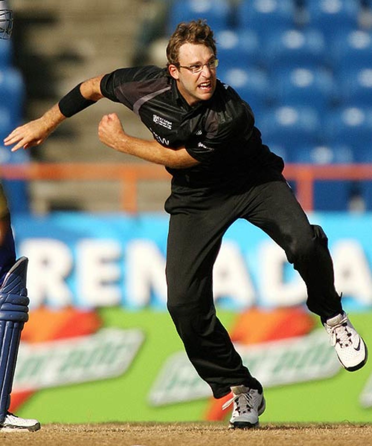 Daniel Vettori sends down a delivery, New Zealand v Sri Lanka, Super Eights, Grenada, April 12, 2007