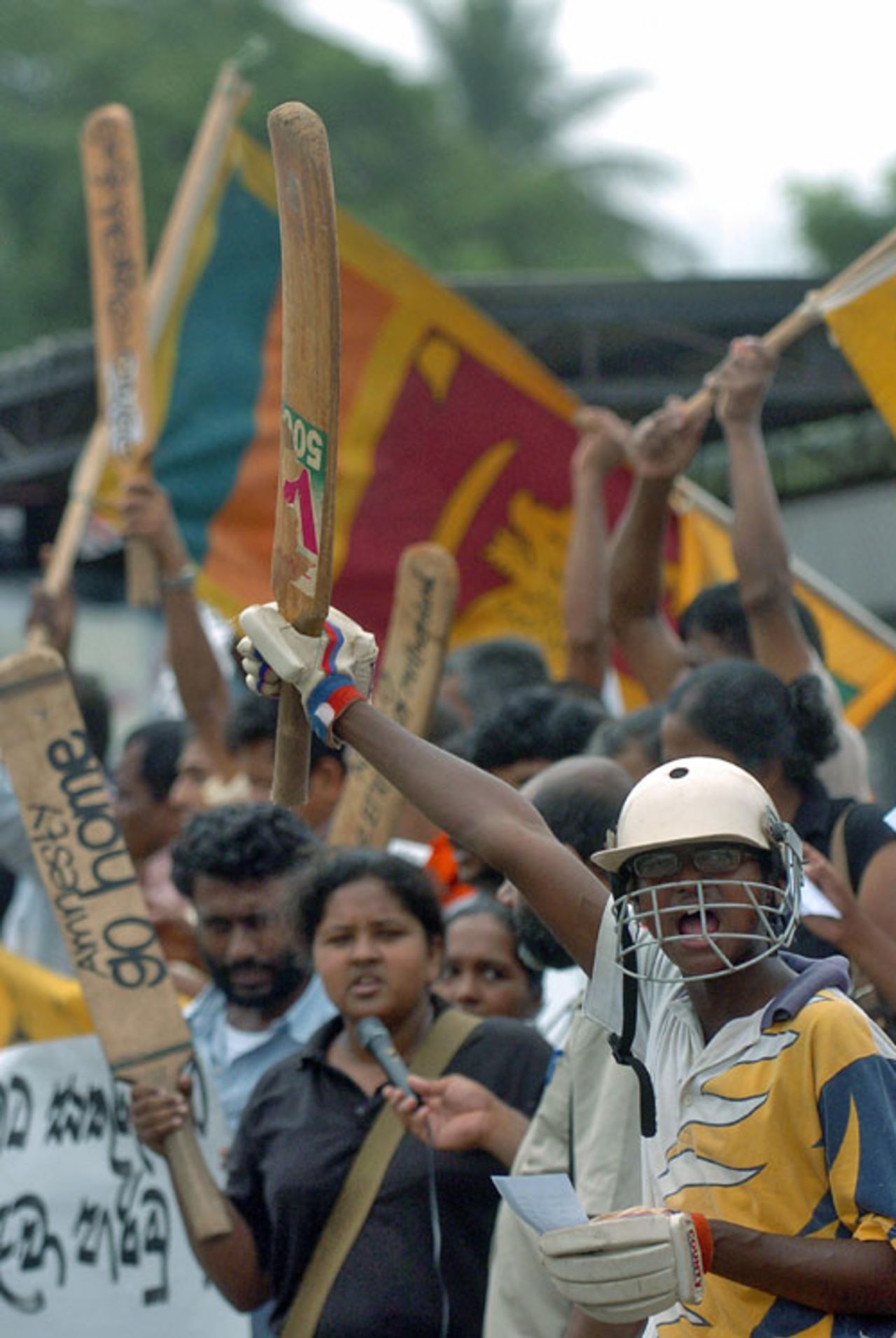 Sri Lankans protest during a demonstration against London-based Amnesty International, Colombo, April 12, 2007