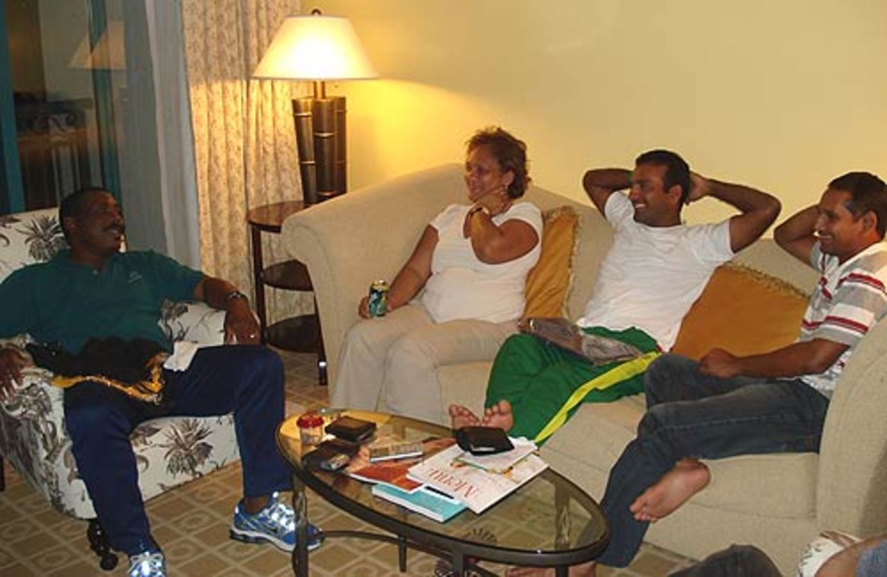 Gordon Greenidge and his wife Patricia chat with Javed Omar and Habibul Bashar at the team hotel, Barbados, April 12, 2007