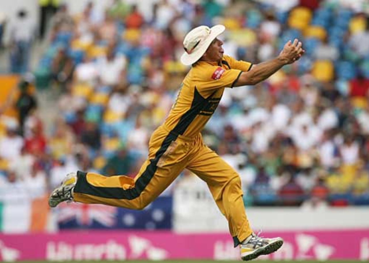 Brad Hogg stretches to take a catch, Australia v Ireland, Super Eights, Barbados, April 13, 2007