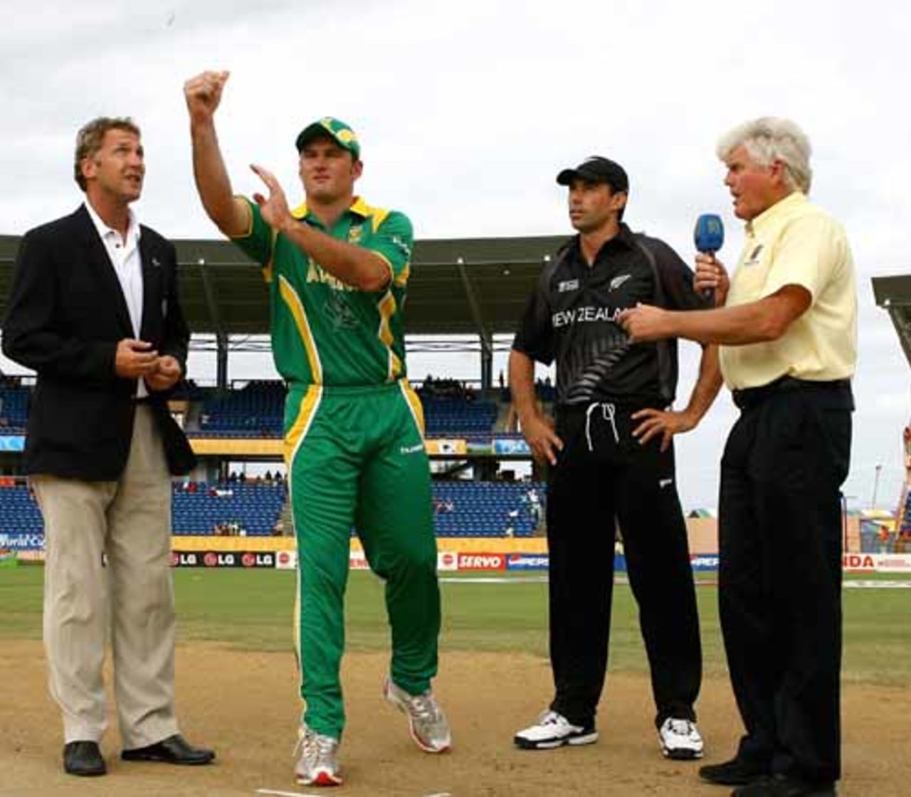 Stephen Fleming calls correctly at the toss, New Zealand v South Africa, Super Eights, Grenada, April 14, 2007