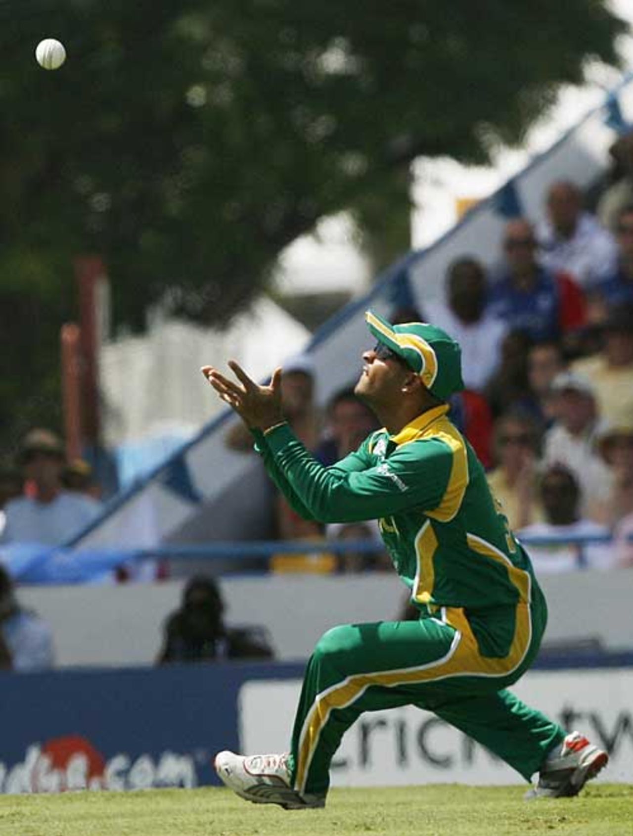 Ashwell Prince steadies himself under Ian Bell's top edge, England v South Africa, Super Eights, Barbados, April 17, 2007