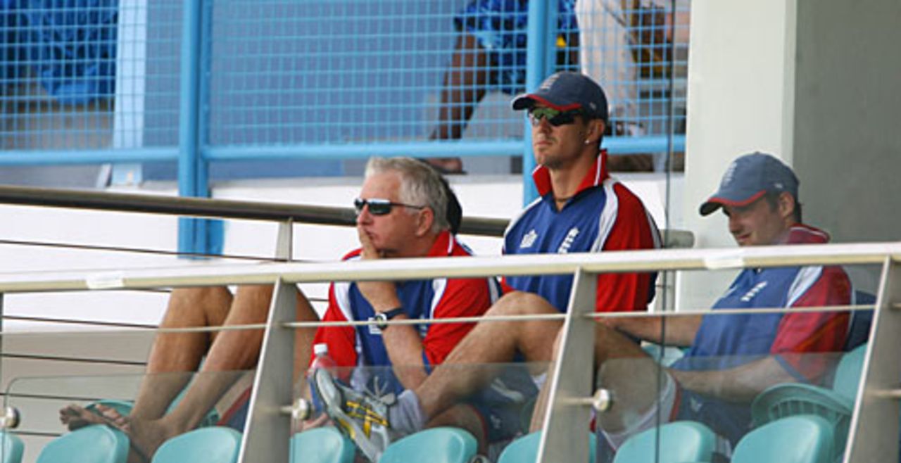 A familiar look: Duncan Fletcher, Kevin Pietersen and Andrew Strauss watch England capitulate against South Africa, England v South Africa, Super Eights, Barbados, April 17, 2007