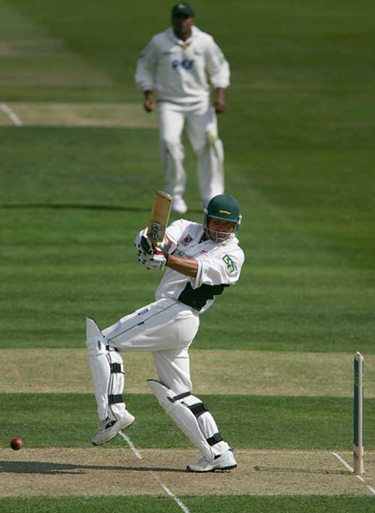 Darren Robinson pulls during Leicestershire's century opening stand, Nottinghamshire v Leicestershire, County Championship, Division Two, Trent Bridge, April 18, 2007