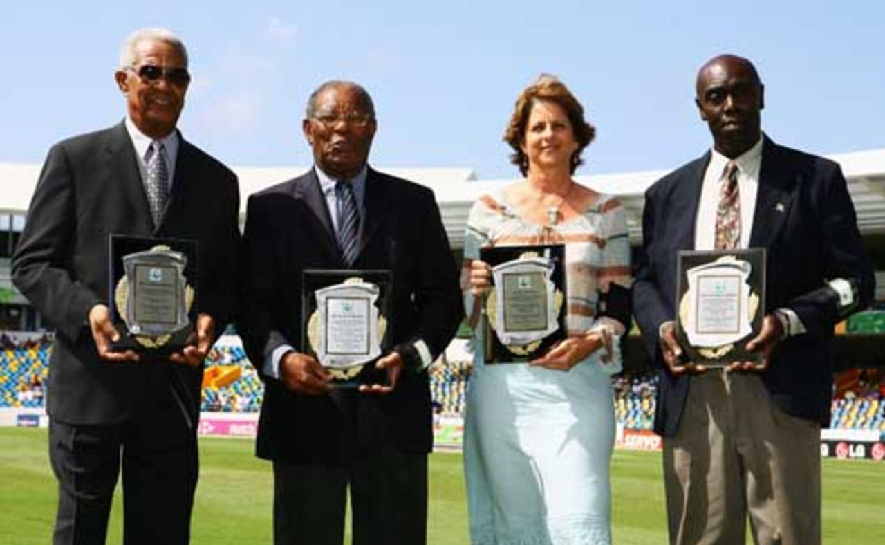 Sir Garfield Sobers, Sir Everton Weekes, Kathryn Ward (daughter of Denis Atkinson) and Denis Depeiaza (son of Clairmonte Depeiaza) receive awards as West Indies cricket record holders