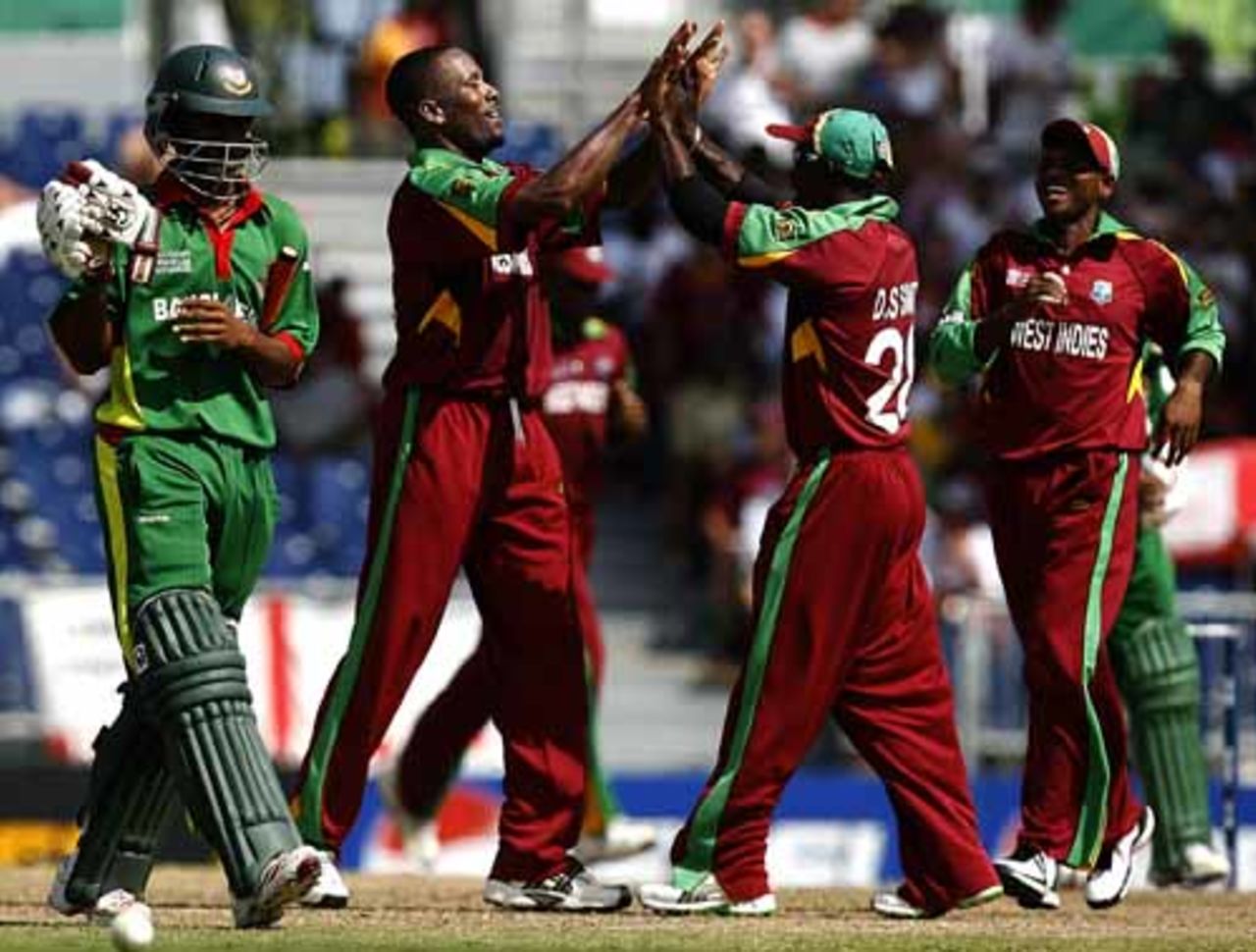 West Indies players celebrate Corey Collymore's dismissal of Saqibul Hassan, West Indies v Bangladesh, Super Eights, Barbados, April 19, 2007