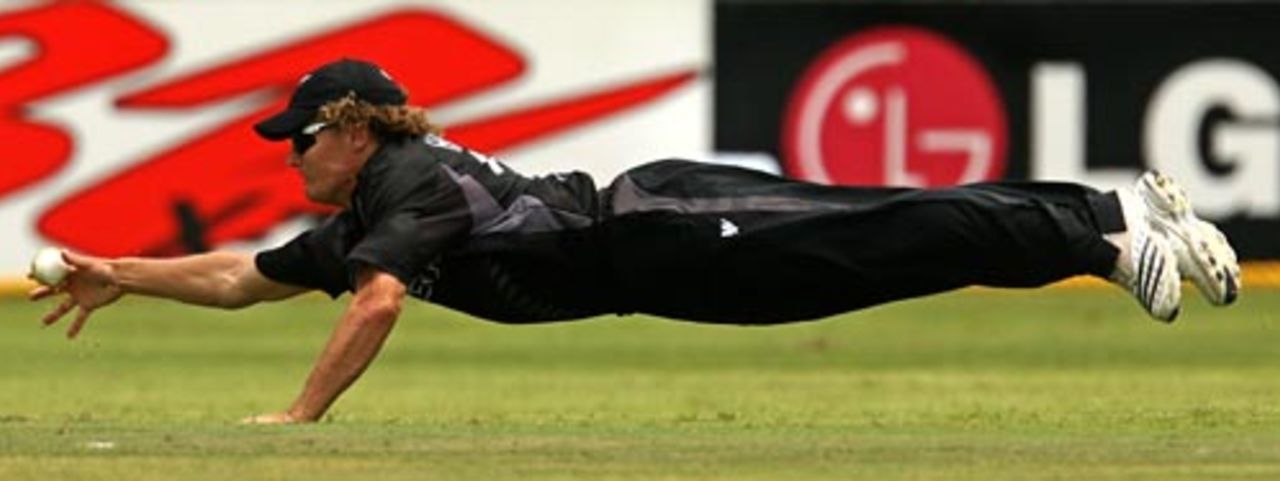 Hamish Marshall dives to stop the ball, New Zealand v Sri Lanka, 1st semi-final, Jamaica, April 24, 2007