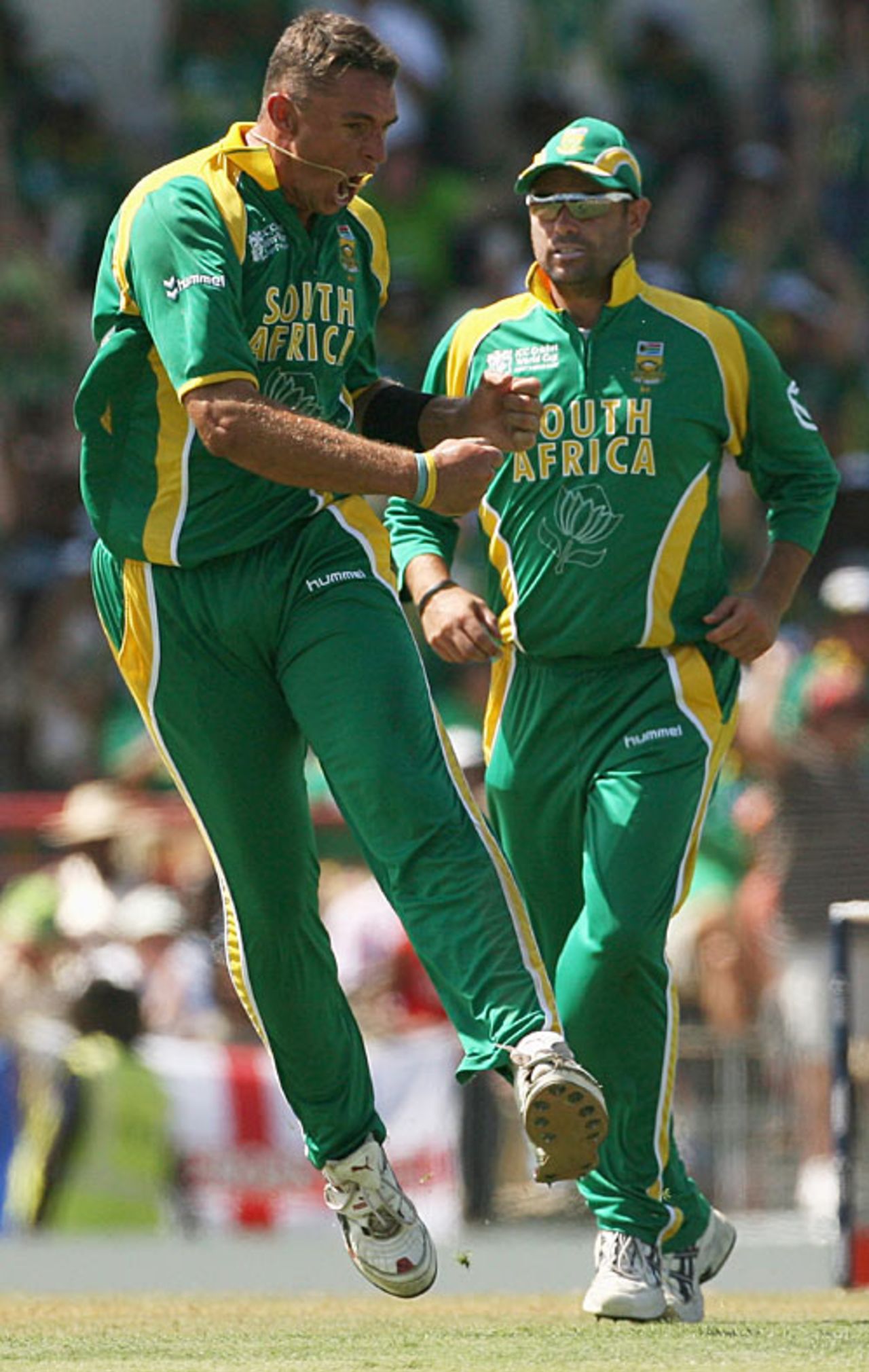 Andre Nel roars his delight in bowling Ricky Ponting, Australia v South Africa, 2nd semi-final, St Lucia, April 25, 2007