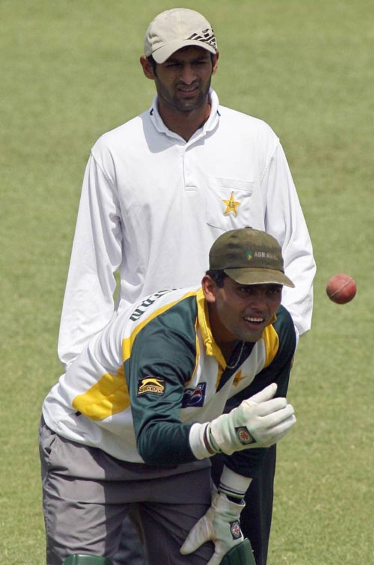 Shoaib Malik and Kamran Akmal at the training camp for the Abu Dhabi series, Gadaffi Stadium Lahore, April 28, 2007
