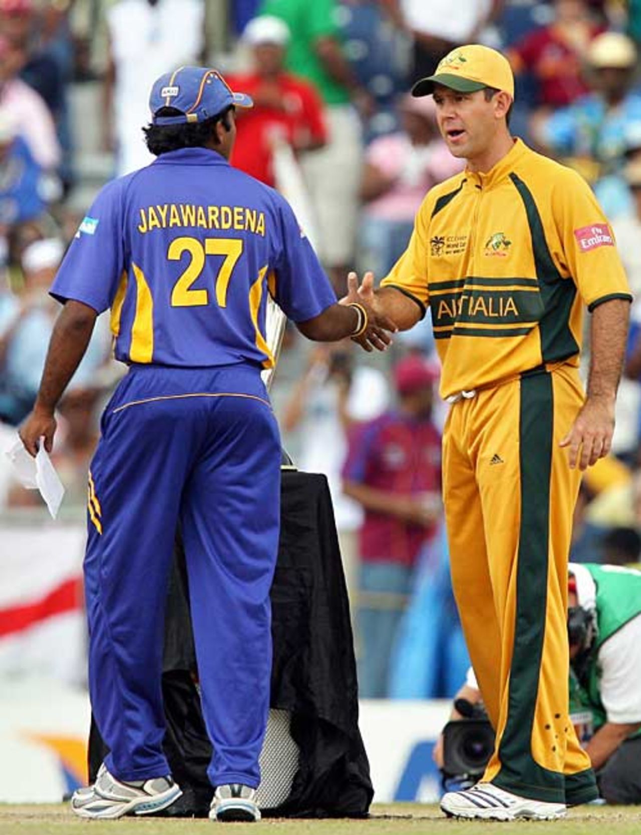 Ricky Ponting and Mahela Jayawardene shake hands at the toss, Australia v Sri Lanka, World Cup final, Barbados, April 28, 2007