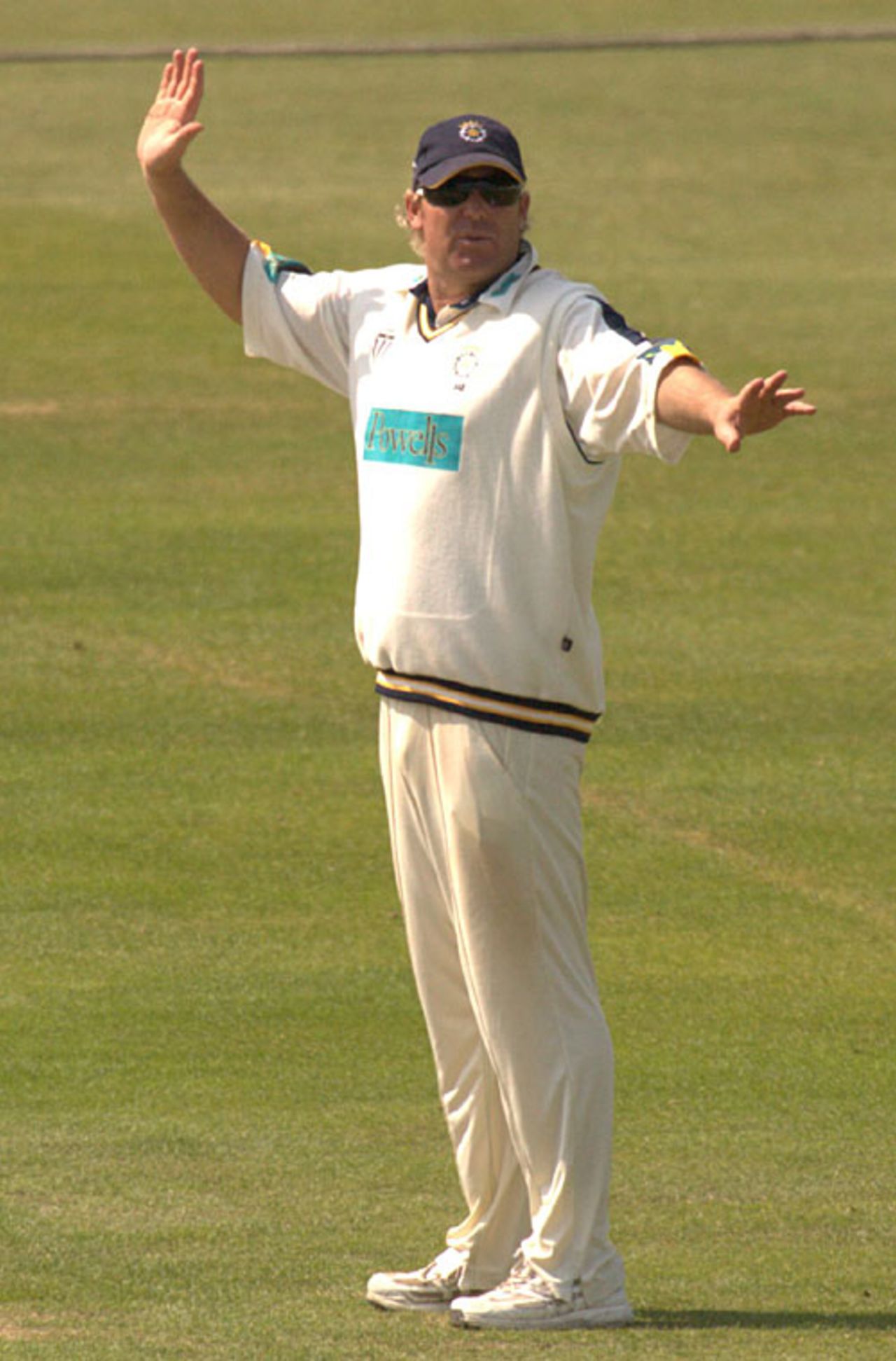 Shane Warne directs proceedings, Surrey v Hampshire, The Oval, April 28, 2007