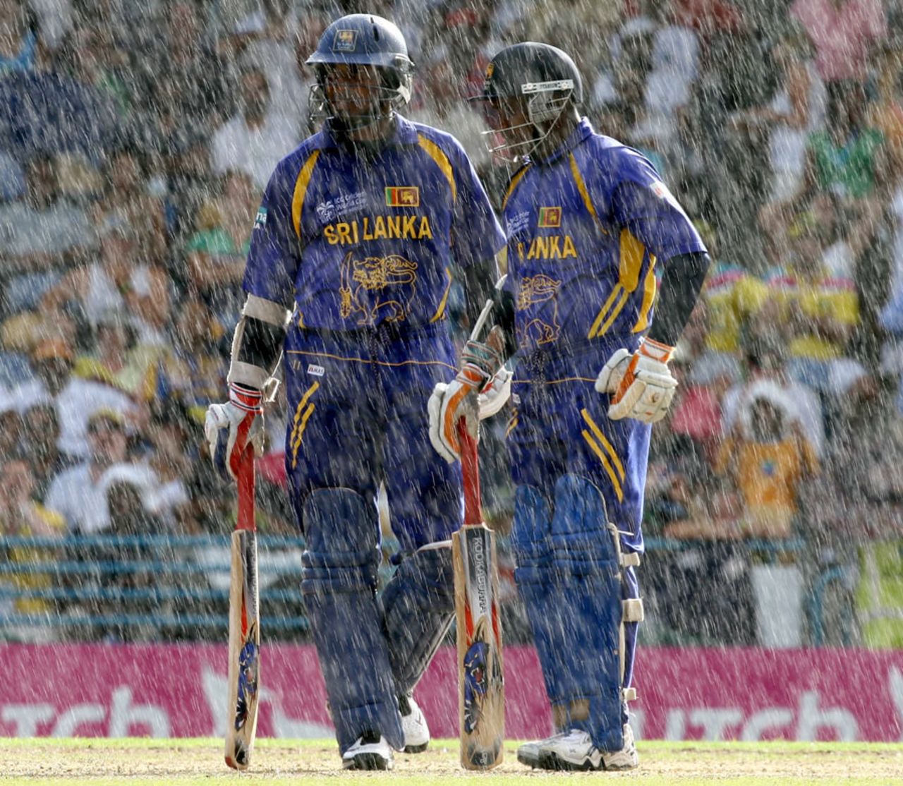 Sri Lanka's batsmen had to contend with the rain as well as Australia's bowlers, Australia v Sri Lanka, World Cup final, Barbados, April 28, 2007